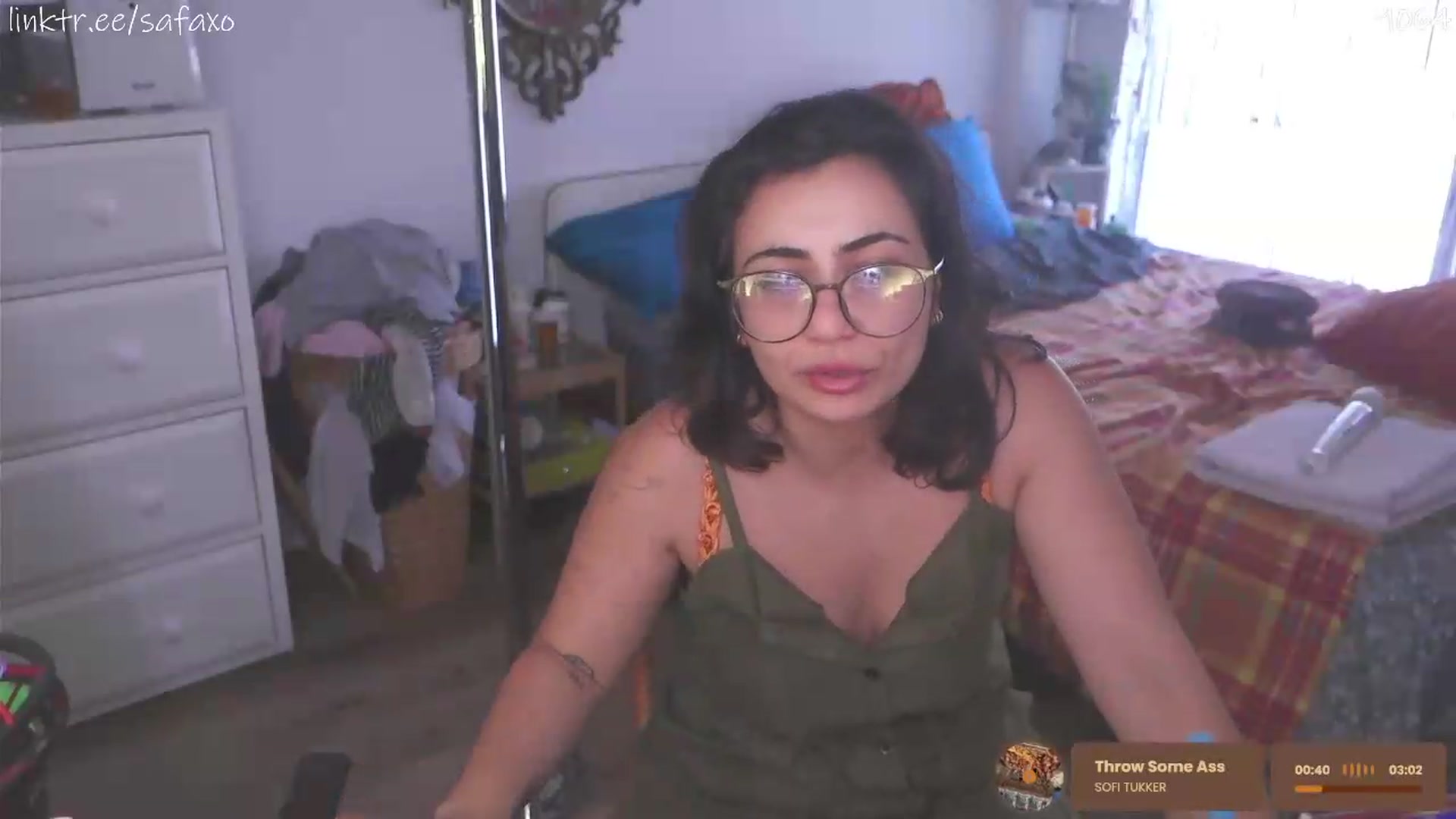 Gallery image thumbnail from HairySafaeri's myfreecams stream on, 07/14/2026, 21:59 image 4 of 20