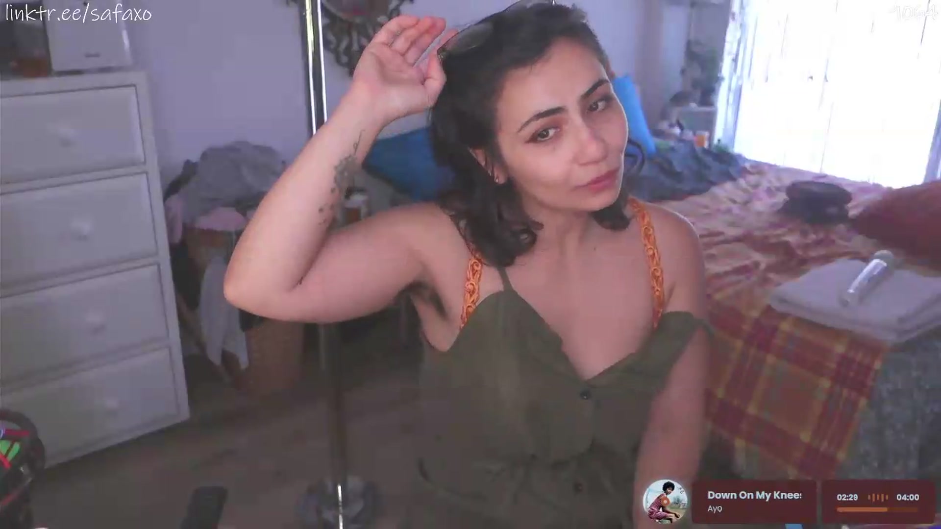Gallery image thumbnail from HairySafaeri's myfreecams stream on, 07/14/2026, 21:59 image 16 of 20