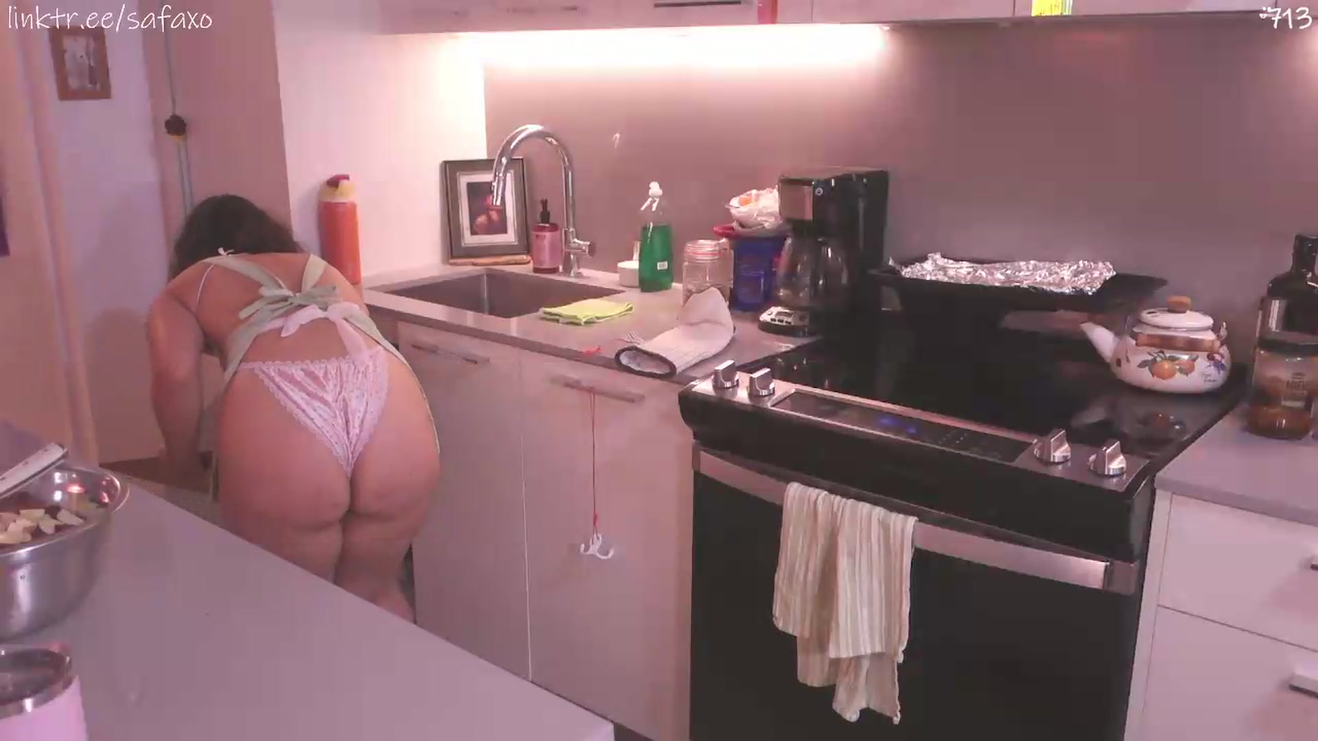 Gallery image thumbnail from HairySafaeri's myfreecams stream on, 07/22/2026, 17:45 image 7 of 20