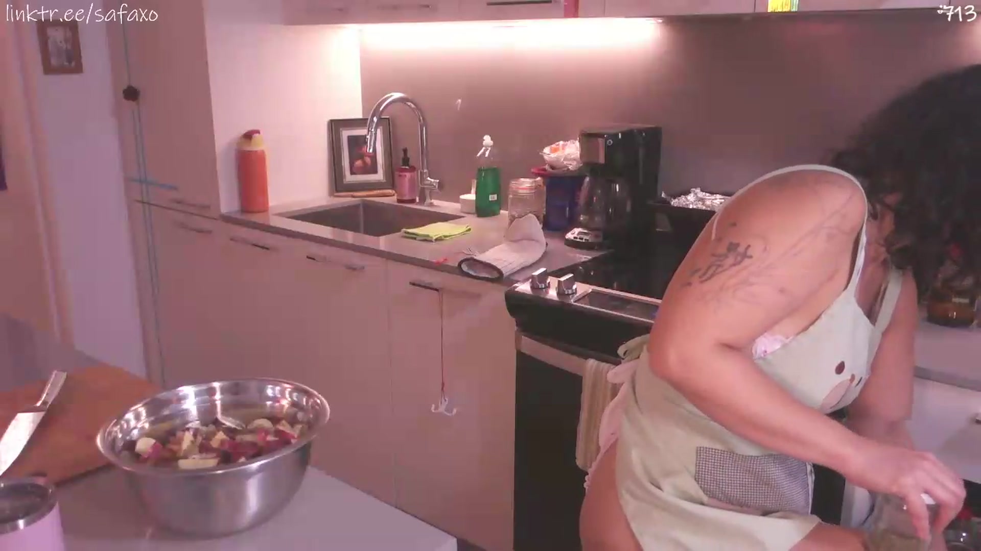 Gallery image thumbnail from HairySafaeri's myfreecams stream on, 07/22/2026, 17:45 image 12 of 20