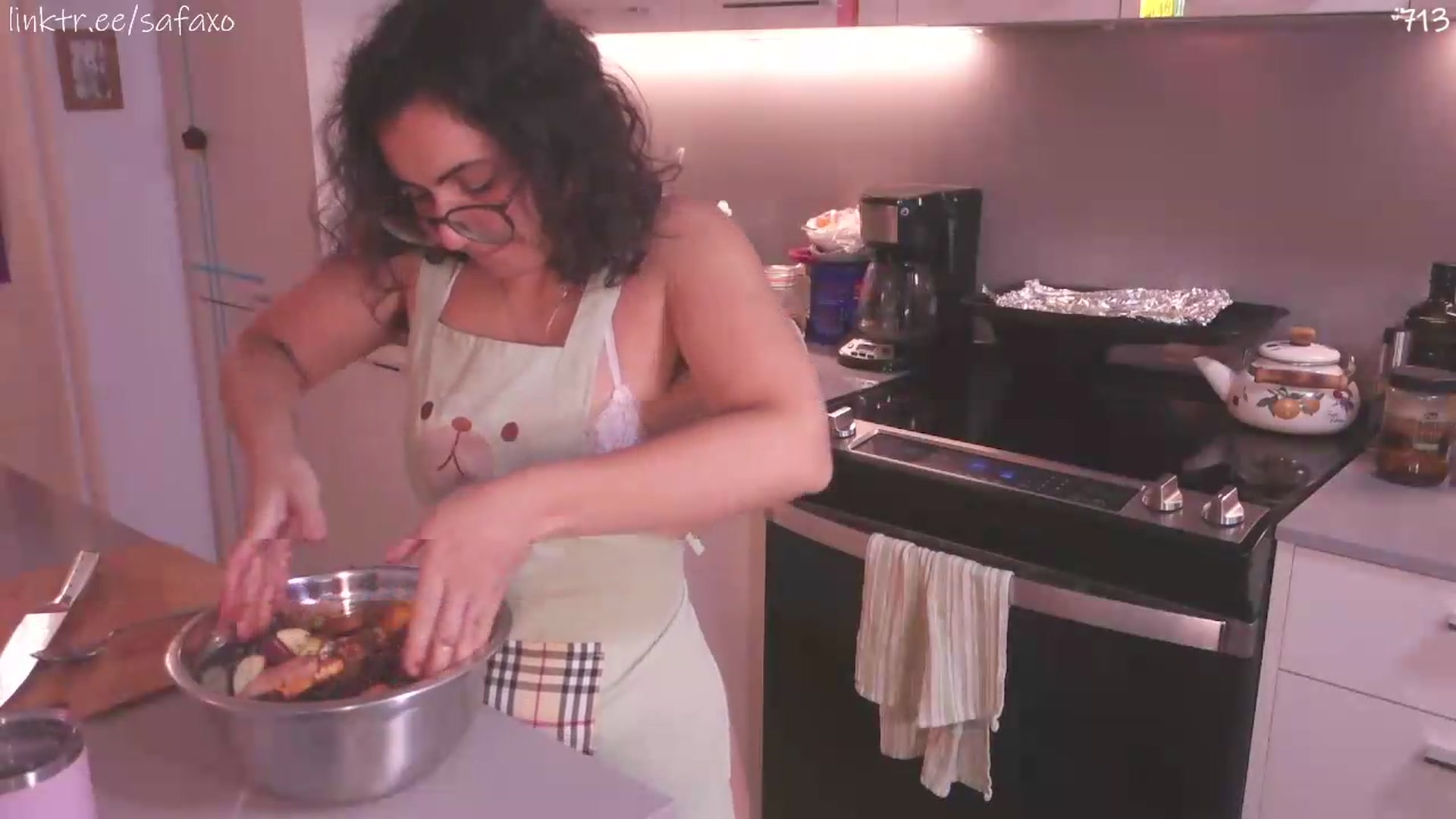 Gallery image thumbnail from HairySafaeri's myfreecams stream on, 07/22/2026, 17:45 image 15 of 20