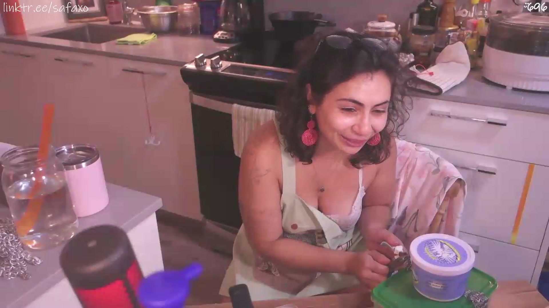 Gallery image thumbnail from HairySafaeri's myfreecams stream on, 07/22/2026, 21:37 image 7 of 20