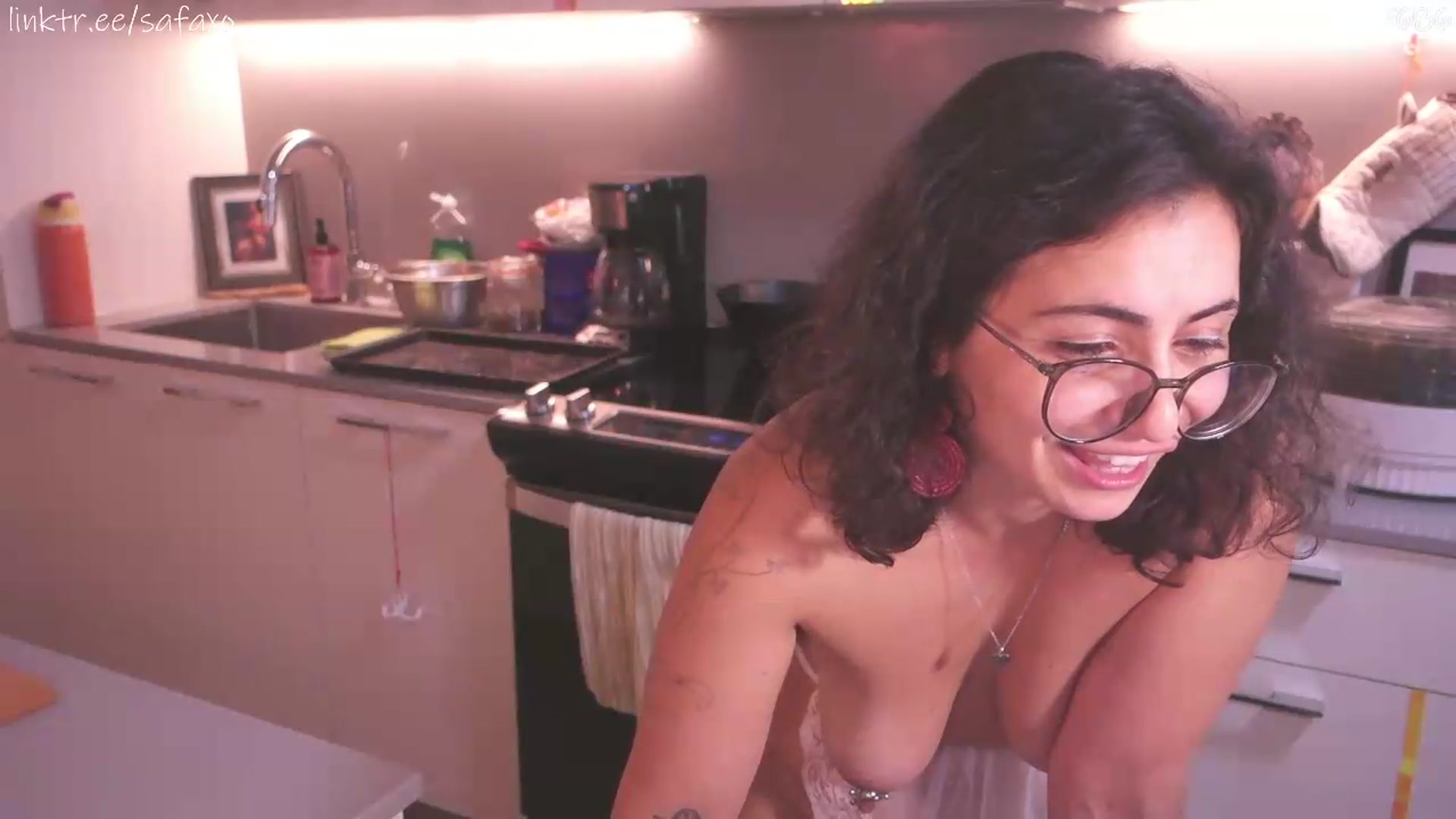 Gallery image thumbnail from HairySafaeri's myfreecams stream on, 07/22/2026, 21:37 image 17 of 20