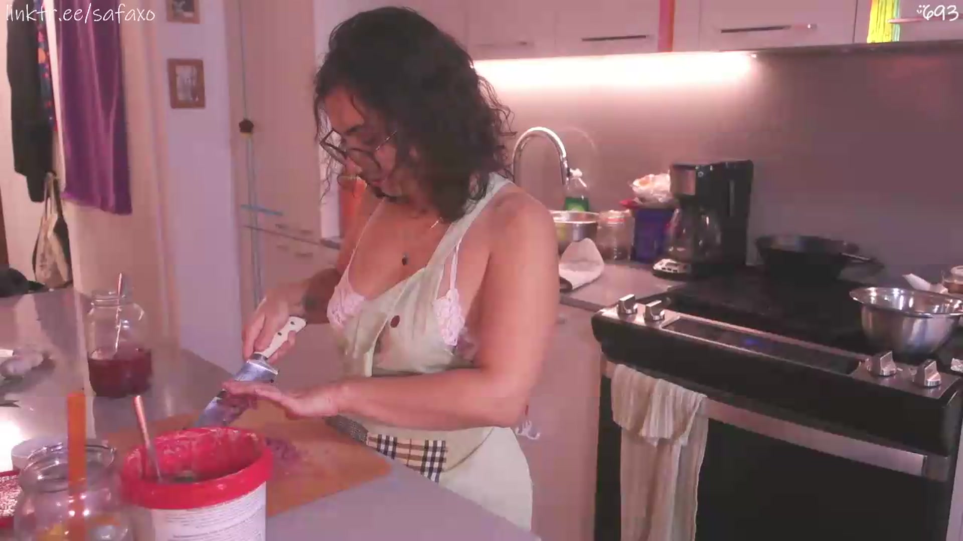 Gallery image thumbnail from HairySafaeri's myfreecams stream on, 07/22/2026, 21:37 image 13 of 20