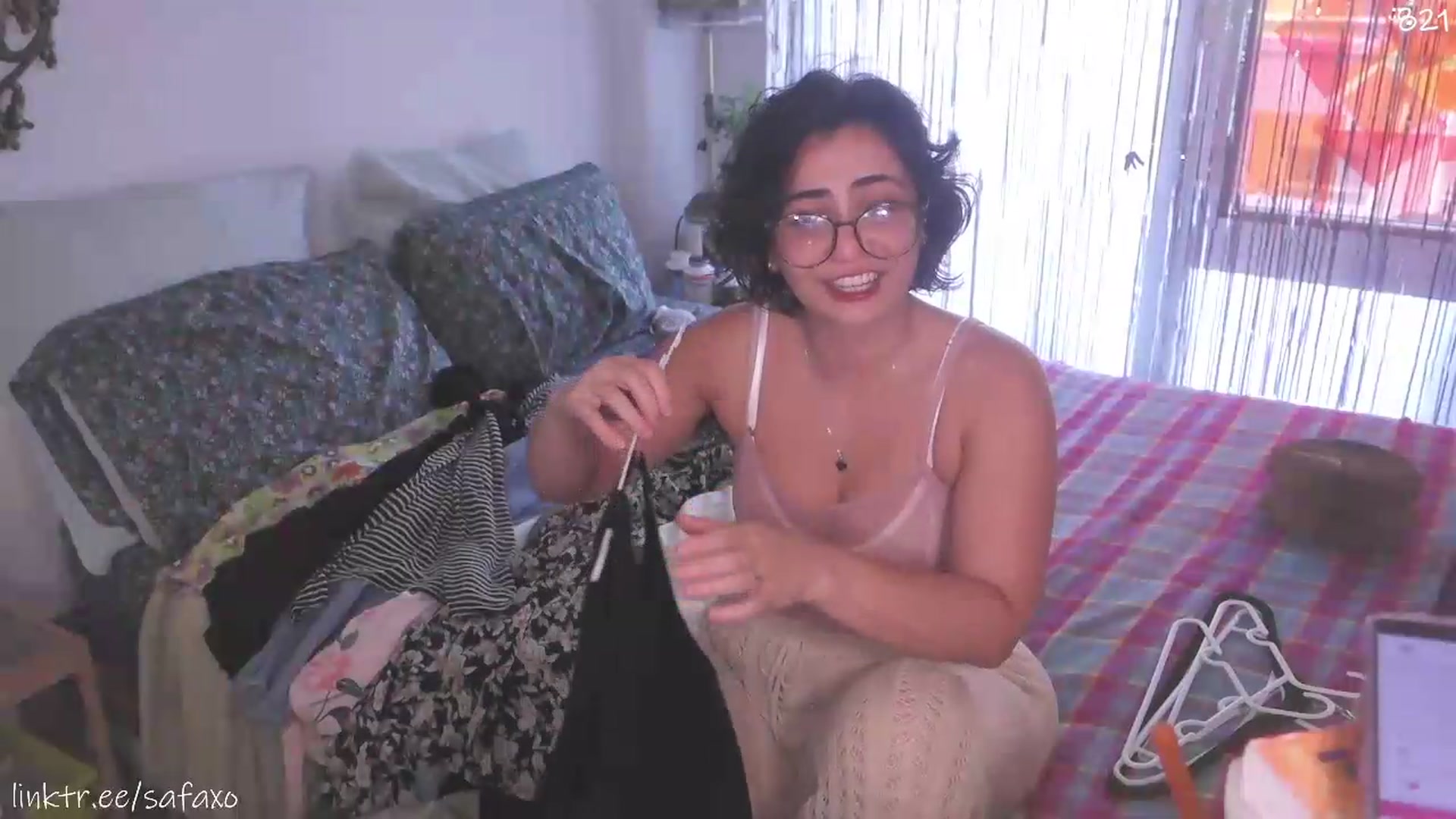 Gallery image thumbnail from HairySafaeri's myfreecams stream on, 07/28/2026, 22:52 image 11 of 20