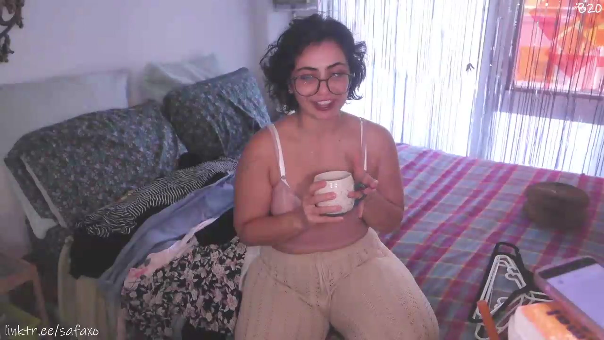 Gallery image thumbnail from HairySafaeri's myfreecams stream on, 07/28/2026, 22:52 image 9 of 20