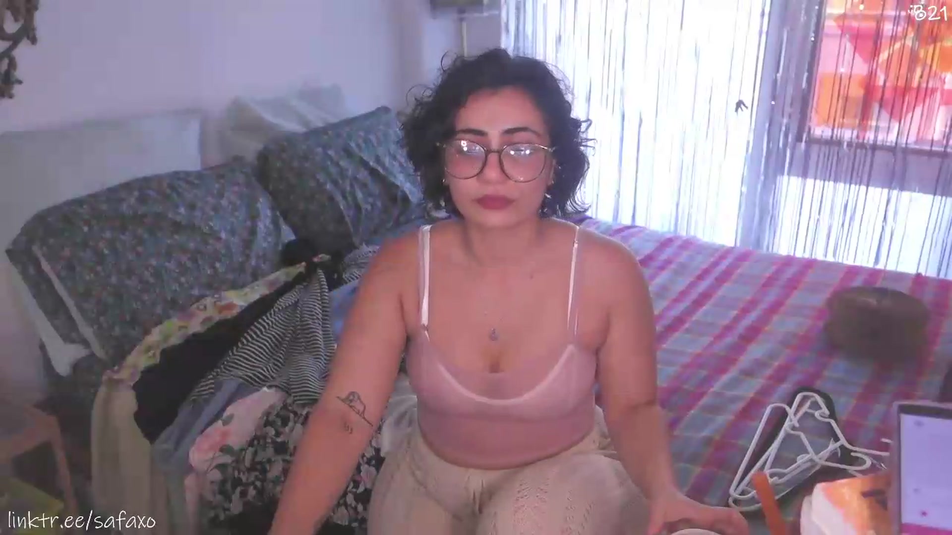 Gallery image thumbnail from HairySafaeri's myfreecams stream on, 07/28/2026, 22:52 image 13 of 20