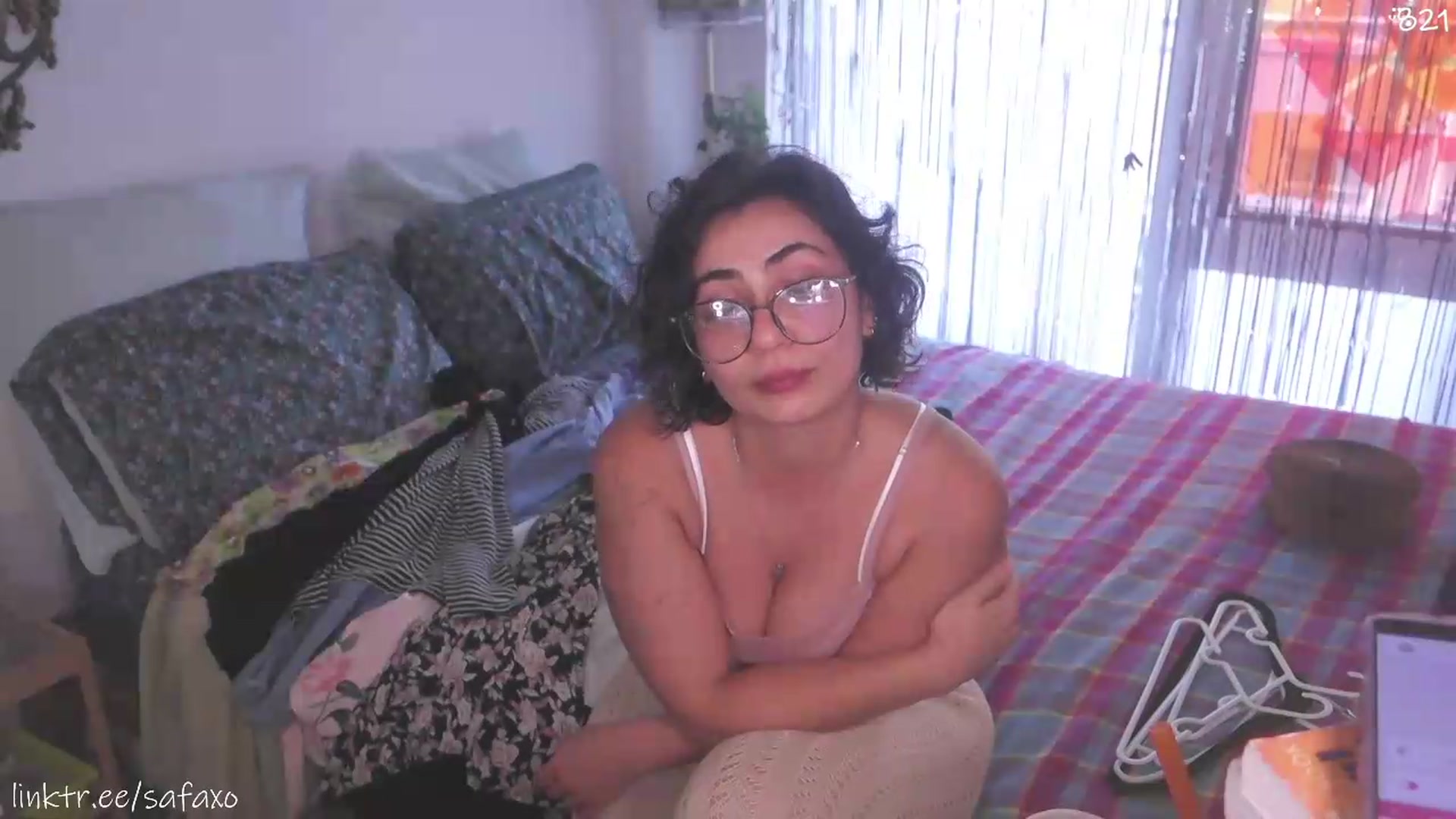 Gallery image thumbnail from HairySafaeri's myfreecams stream on, 07/28/2026, 22:52 image 12 of 20