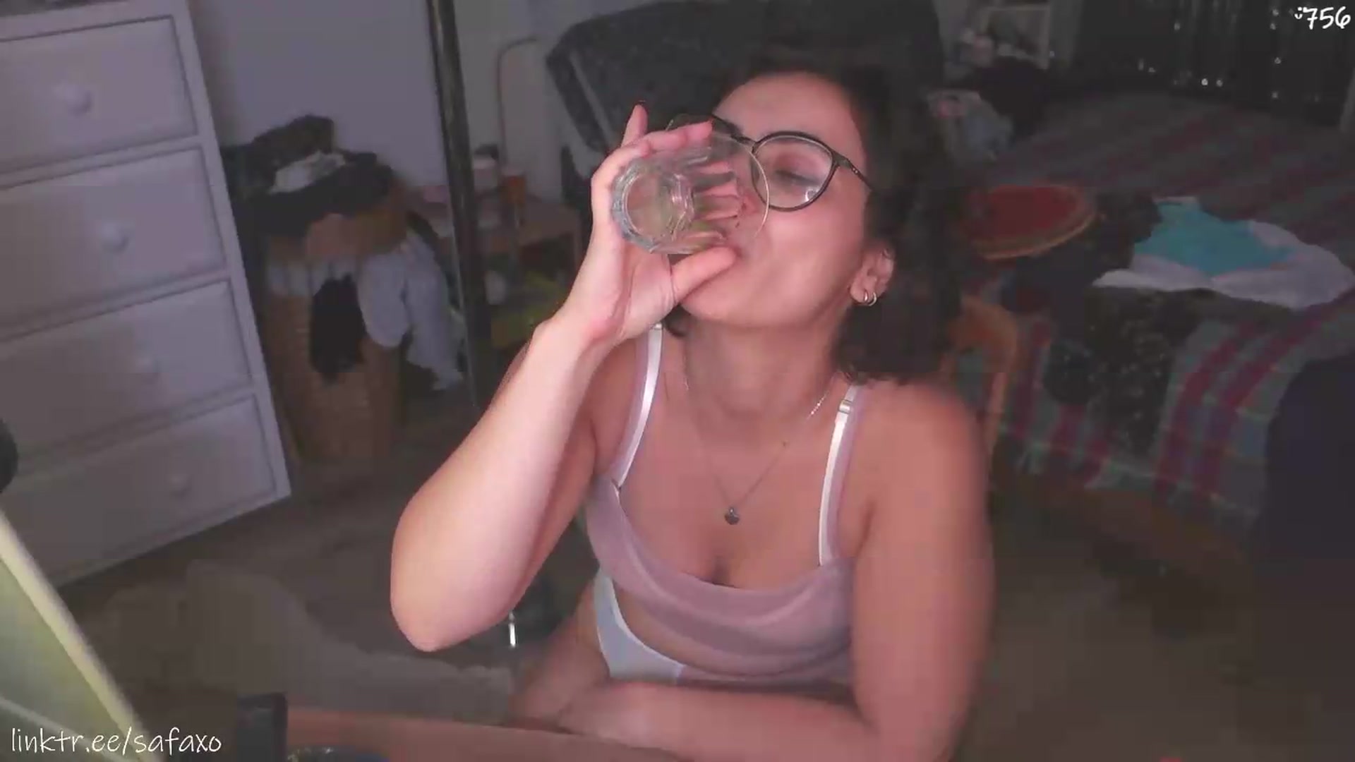 Gallery image thumbnail from HairySafaeri's myfreecams stream on, 07/29/2026, 03:09 image 12 of 20