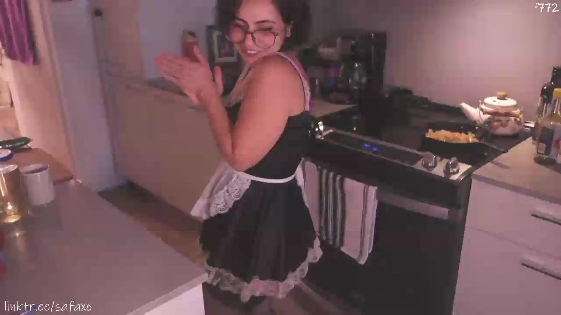 Gallery image thumbnail from HairySafaeri's myfreecams stream on, 07/29/2026, 22:44 image 7 of 20