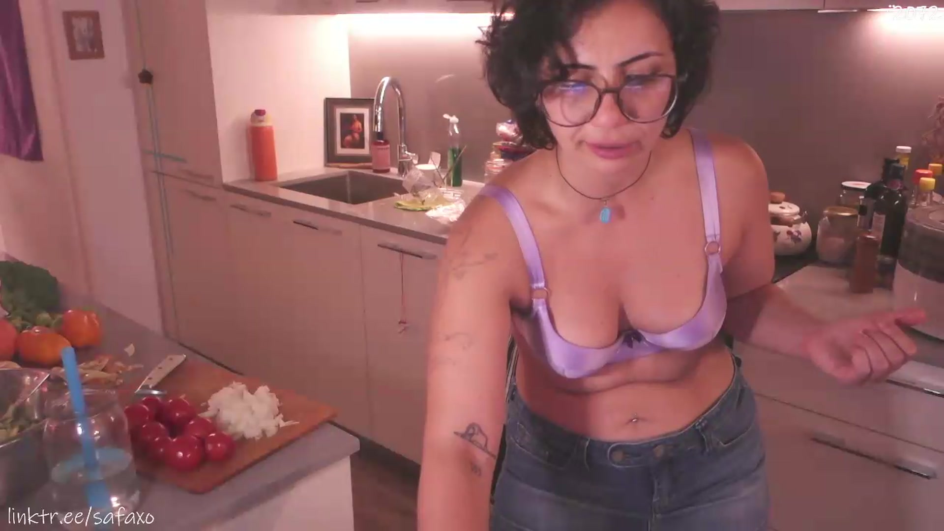 Gallery image thumbnail from HairySafaeri's myfreecams stream on, 08/05/2026, 22:16 image 5 of 20