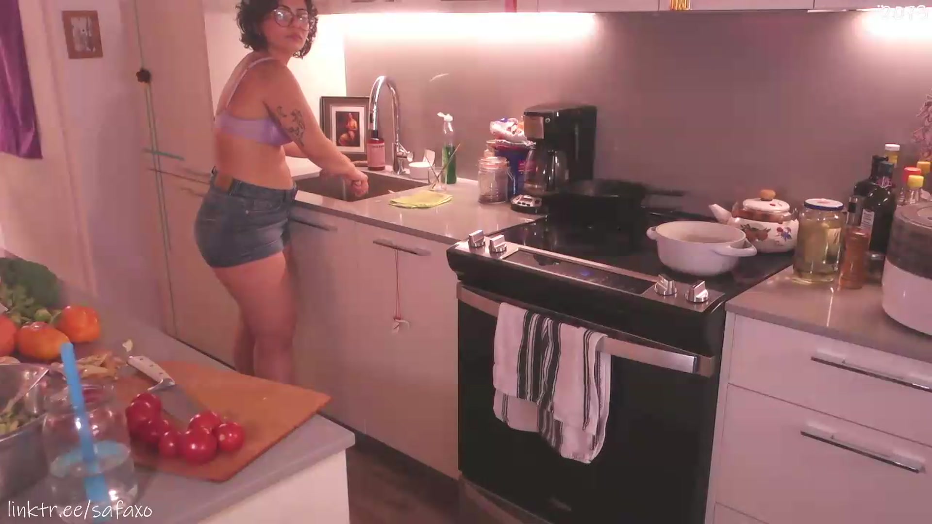 Gallery image thumbnail from HairySafaeri's myfreecams stream on, 08/05/2026, 22:16 image 6 of 20