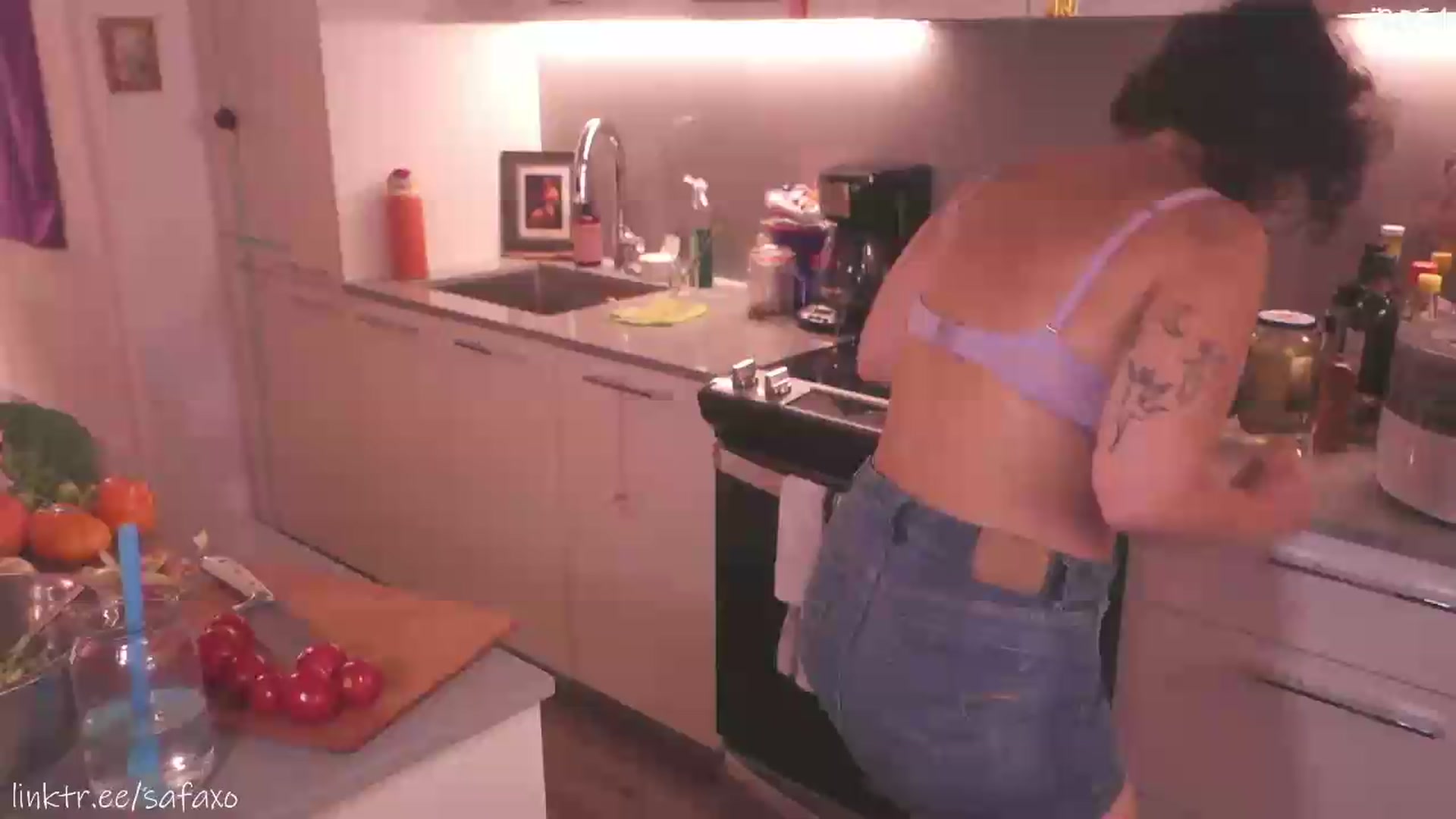 Gallery image thumbnail from HairySafaeri's myfreecams stream on, 08/05/2026, 22:16 image 9 of 20