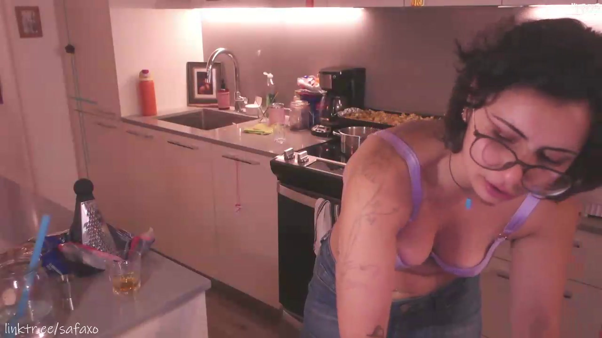 Gallery image thumbnail from HairySafaeri's myfreecams stream on, 08/05/2026, 23:11 image 19 of 20