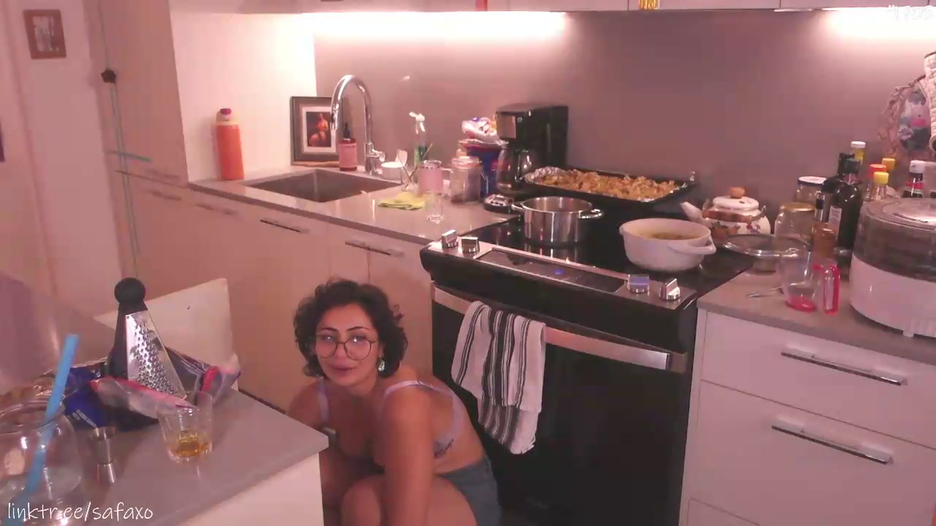 Gallery image thumbnail from HairySafaeri's myfreecams stream on, 08/05/2026, 23:11 image 20 of 20