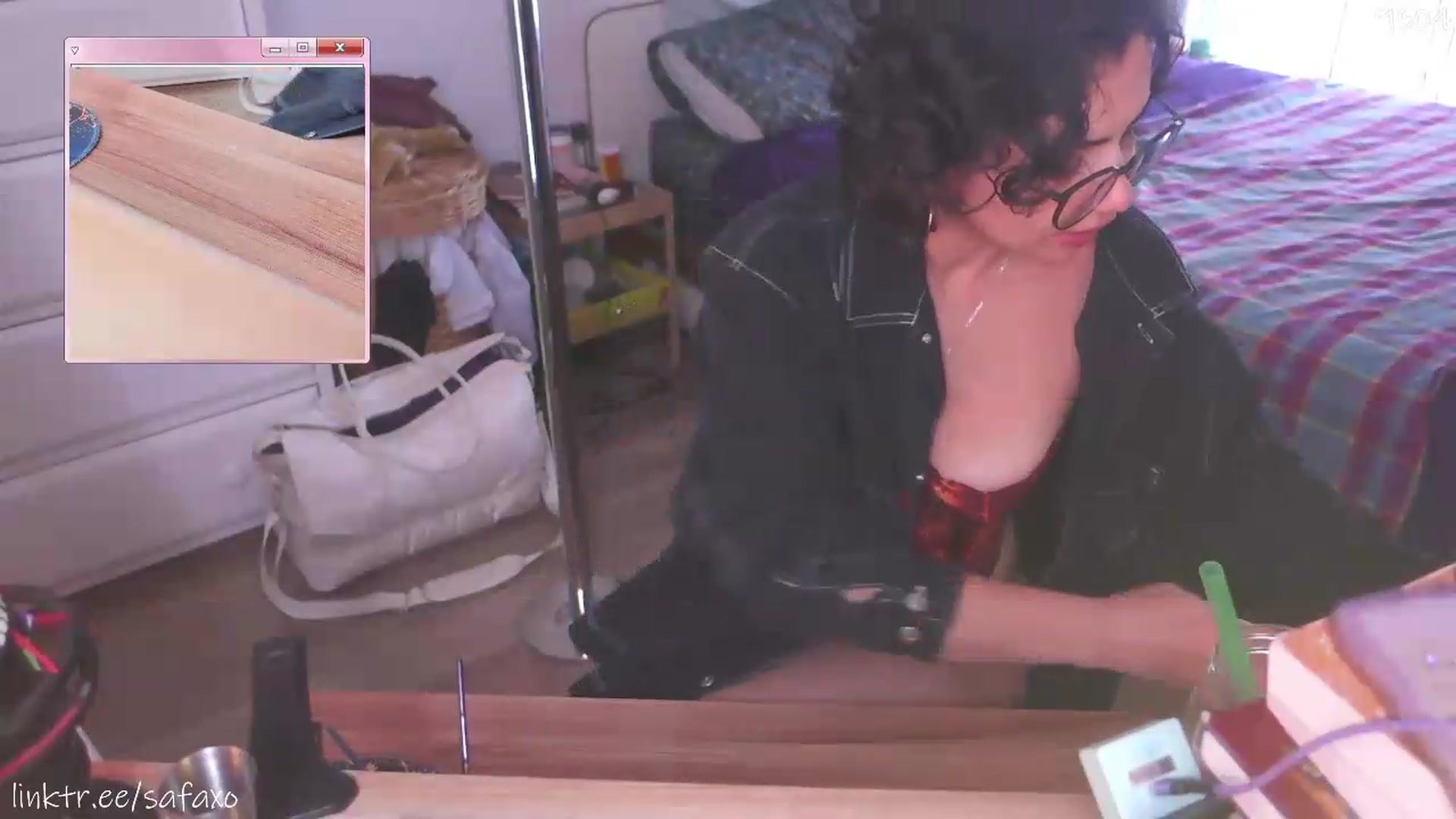 Gallery image thumbnail from HairySafaeri's myfreecams stream on, 08/06/2026, 21:42 image 6 of 20