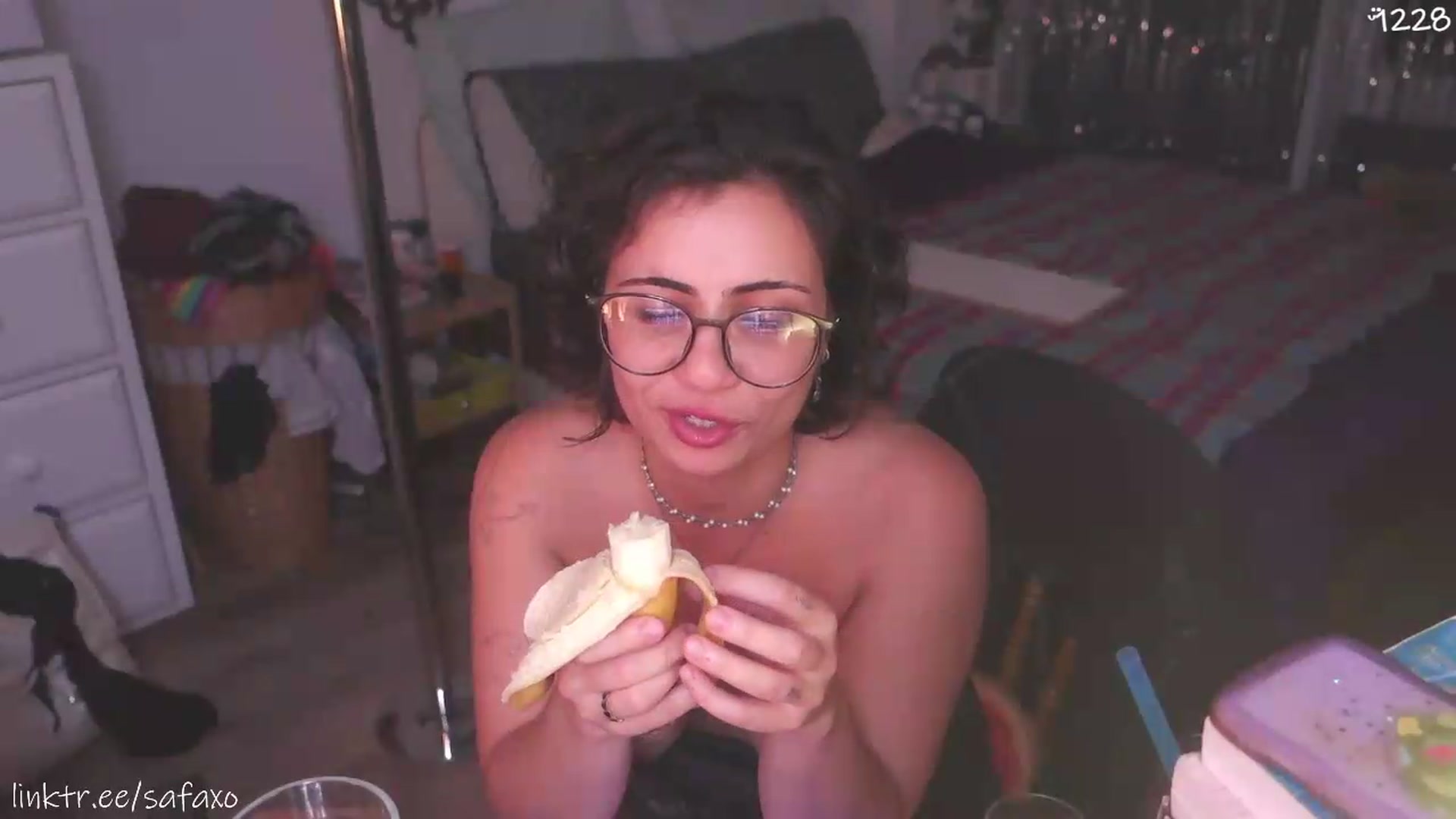 Gallery image thumbnail from HairySafaeri's myfreecams stream on, 08/08/2026, 01:27 image 14 of 20