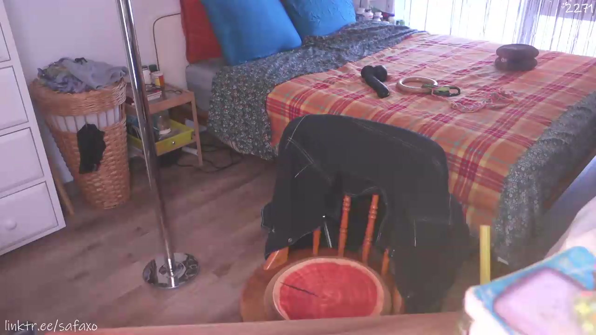 Gallery image thumbnail from HairySafaeri's myfreecams stream on, 08/19/2026, 24:41 image 12 of 20