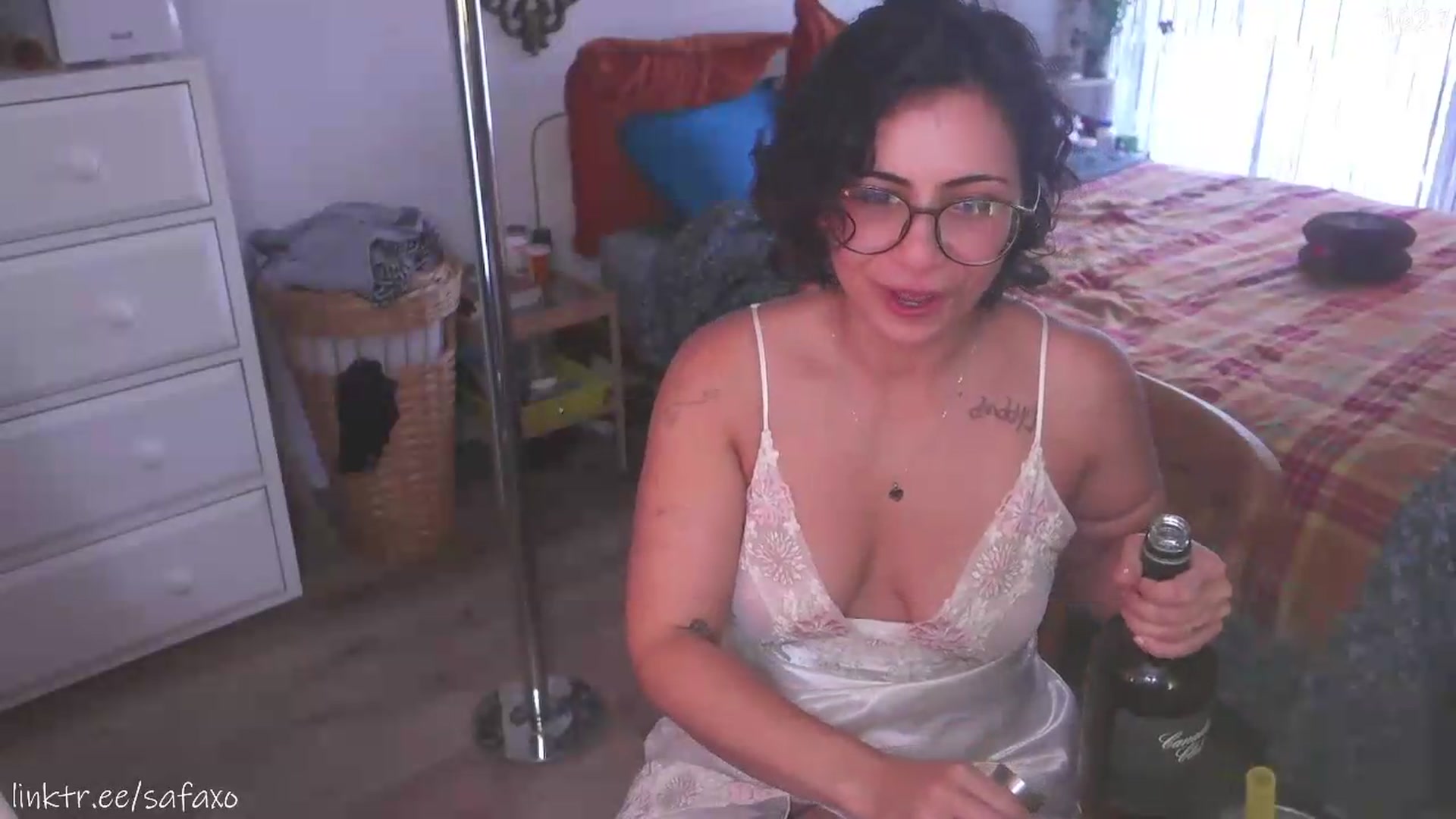 Gallery image thumbnail from HairySafaeri's myfreecams stream on, 08/19/2026, 20:34 image 20 of 20