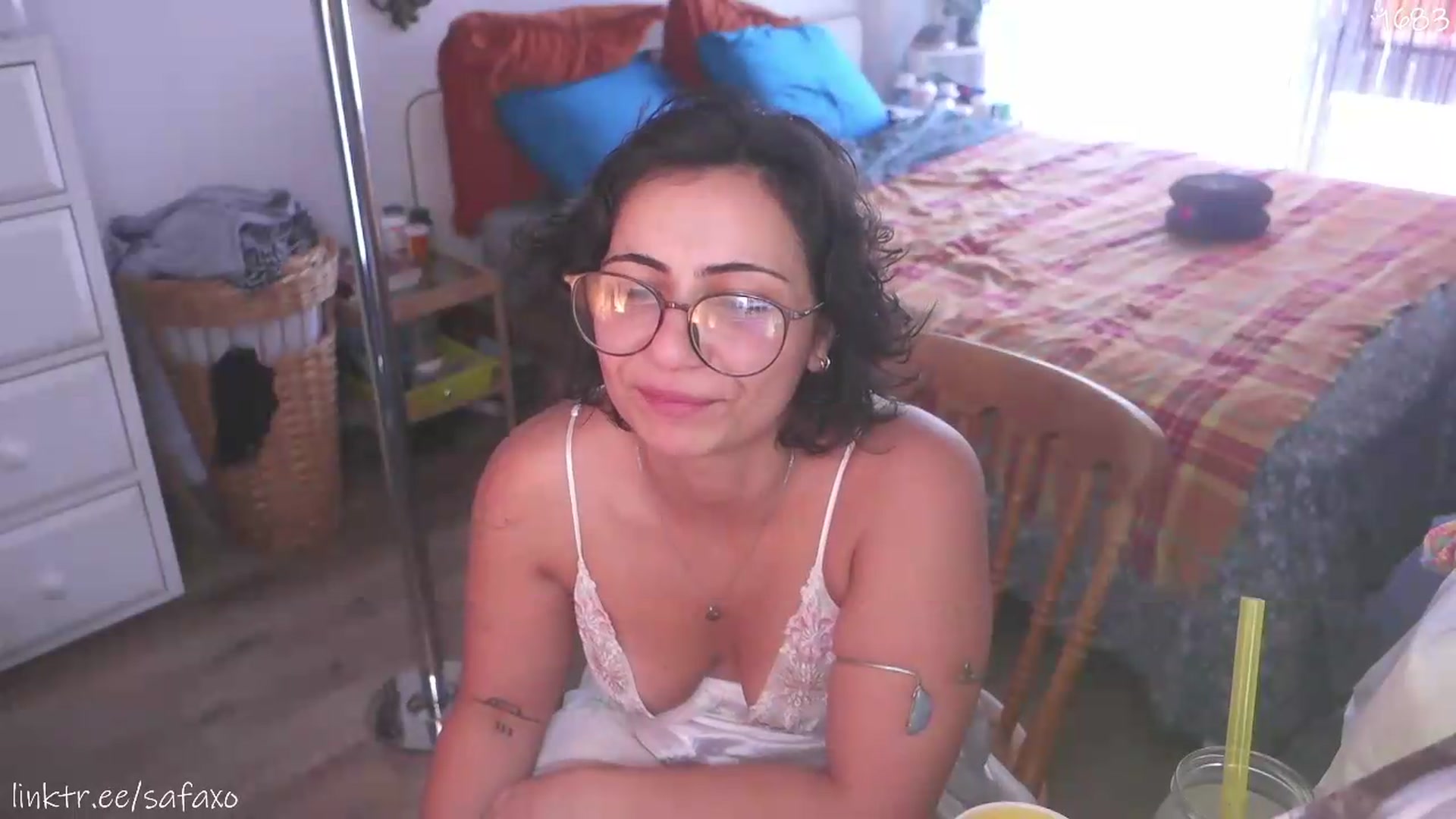 Gallery image thumbnail from HairySafaeri's myfreecams stream on, 08/19/2026, 20:34 image 7 of 20