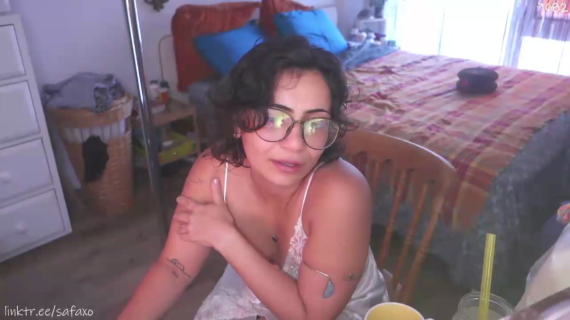 Gallery image thumbnail from HairySafaeri's myfreecams stream on, 08/19/2026, 20:34 image 6 of 20