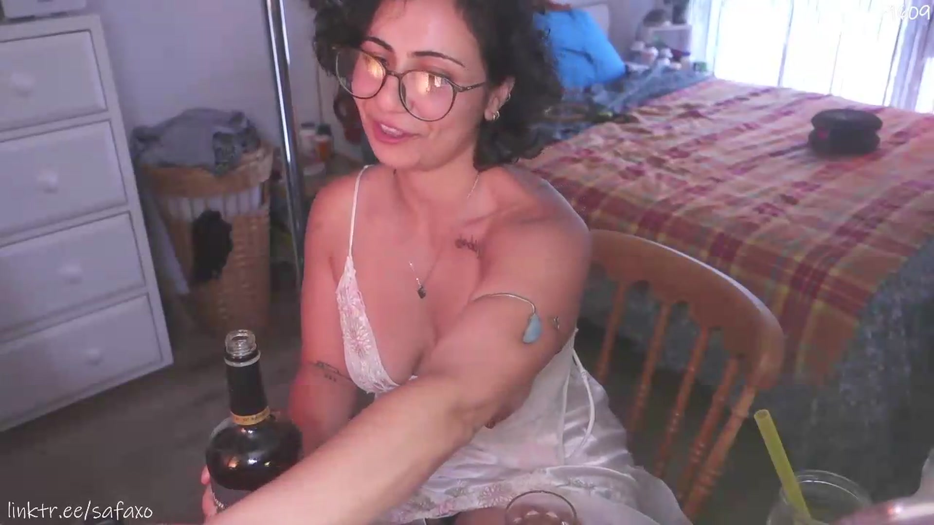 Gallery image thumbnail from HairySafaeri's myfreecams stream on, 08/20/2026, 24:38 image 5 of 20