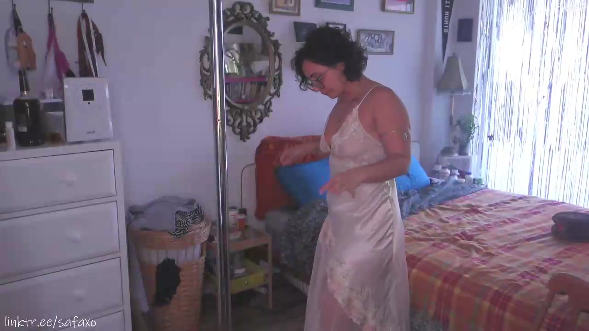 Gallery image thumbnail from HairySafaeri's myfreecams stream on, 08/20/2026, 24:38 image 3 of 20