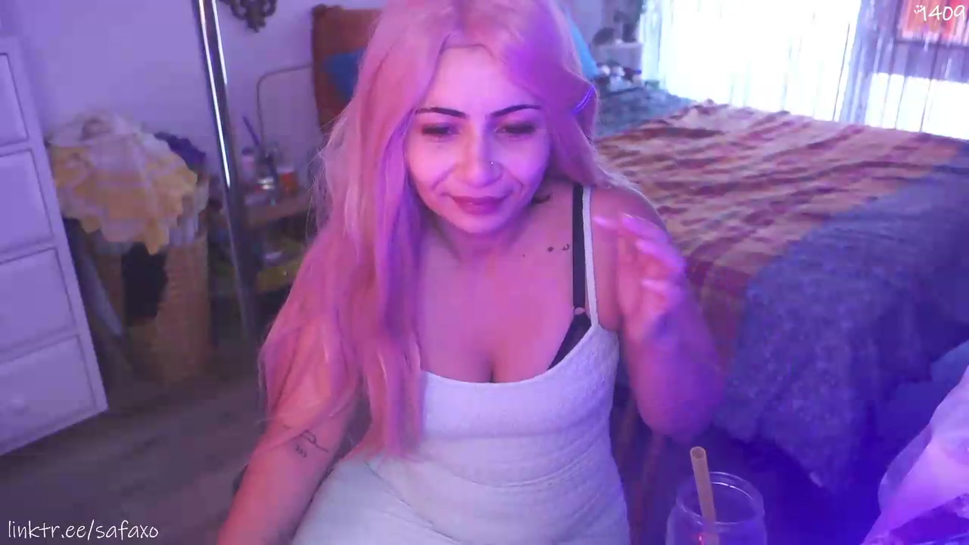Gallery image thumbnail from HairySafaeri's myfreecams stream on, 08/20/2026, 22:00 image 2 of 20