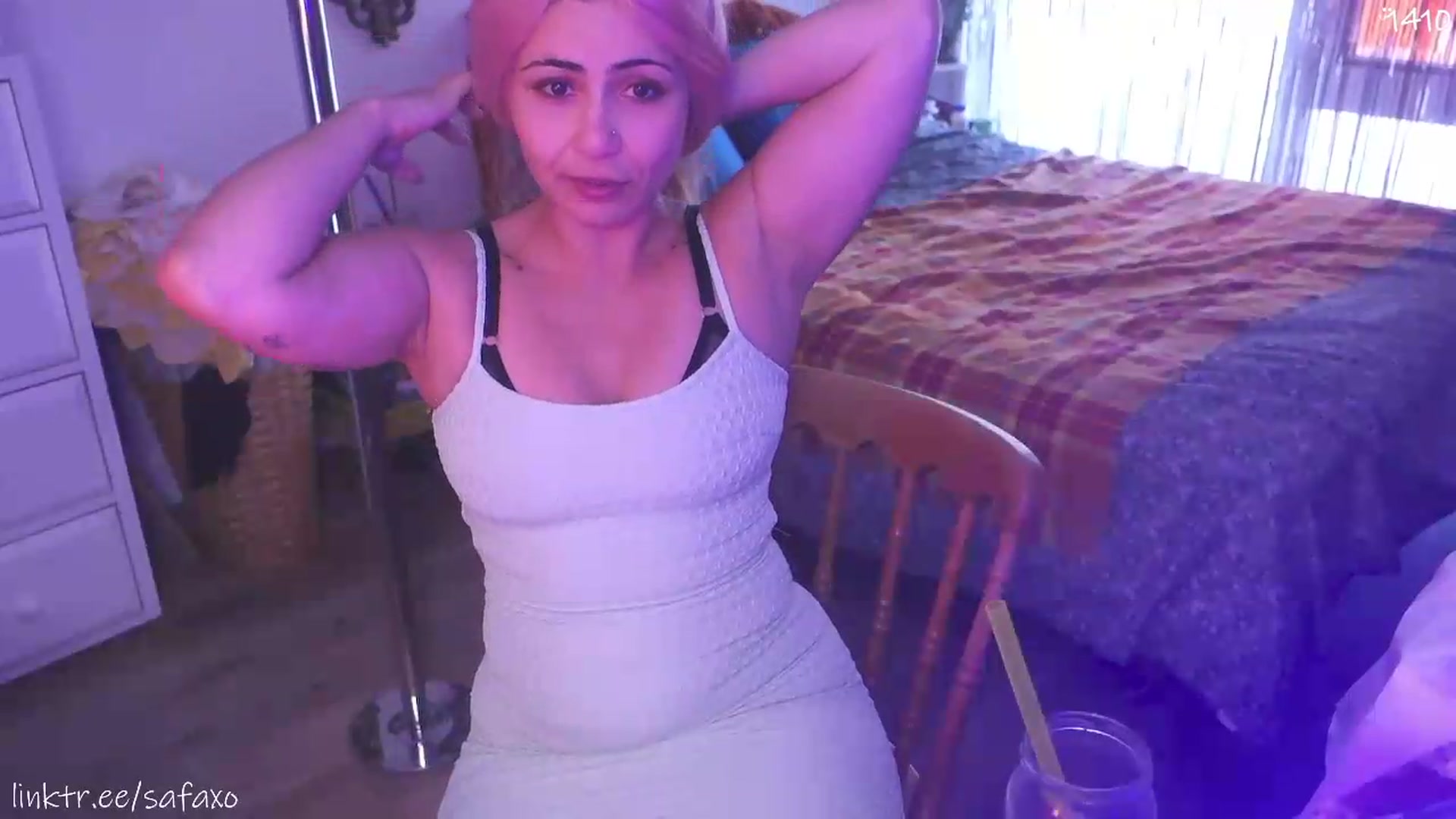 Gallery image thumbnail from HairySafaeri's myfreecams stream on, 08/20/2026, 22:00 image 15 of 20