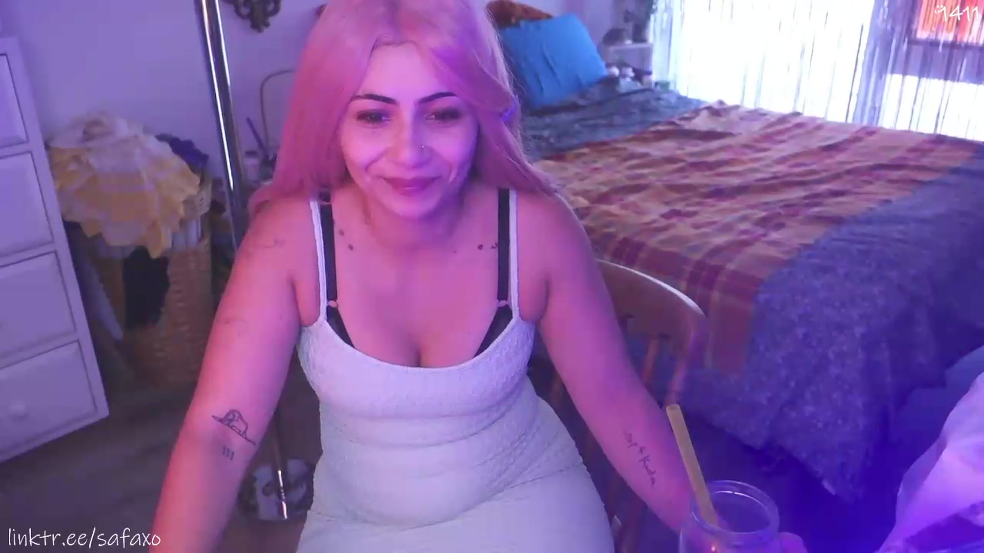 Gallery image thumbnail from HairySafaeri's myfreecams stream on, 08/20/2026, 22:00 image 16 of 20