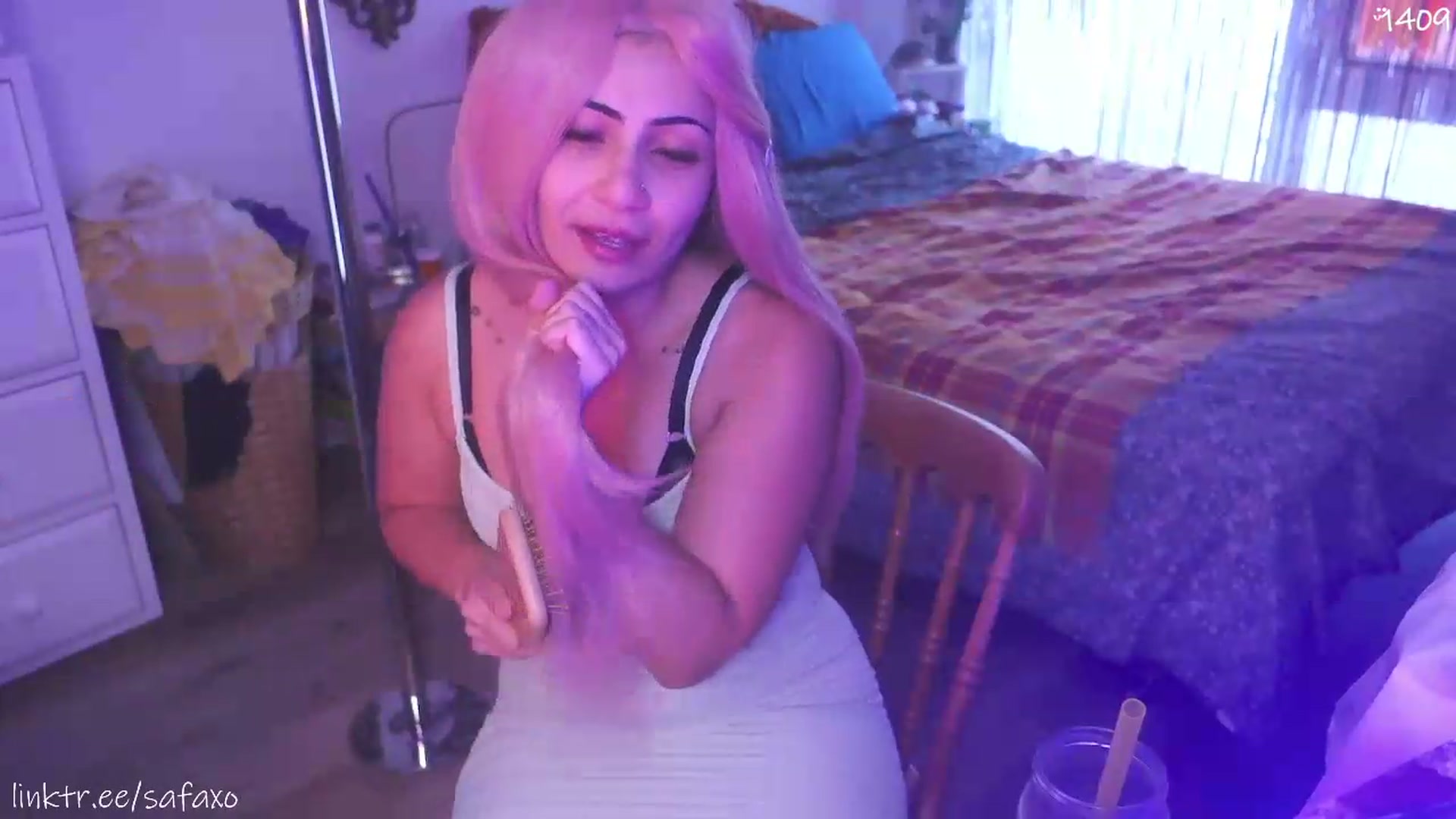 Gallery image thumbnail from HairySafaeri's myfreecams stream on, 08/20/2026, 22:00 image 12 of 20
