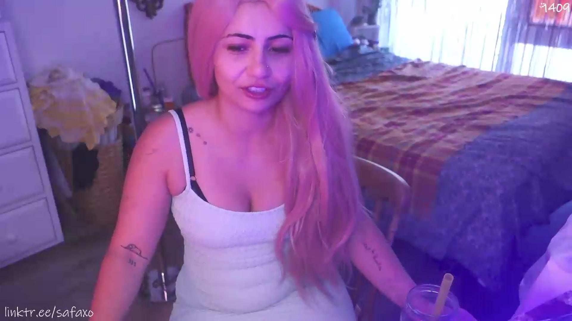 Gallery image thumbnail from HairySafaeri's myfreecams stream on, 08/20/2026, 22:00 image 6 of 20