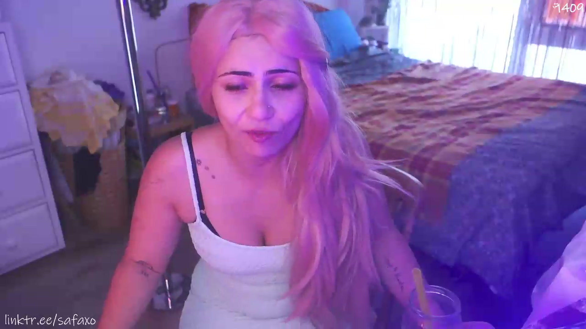 Gallery image thumbnail from HairySafaeri's myfreecams stream on, 08/20/2026, 22:00 image 4 of 20