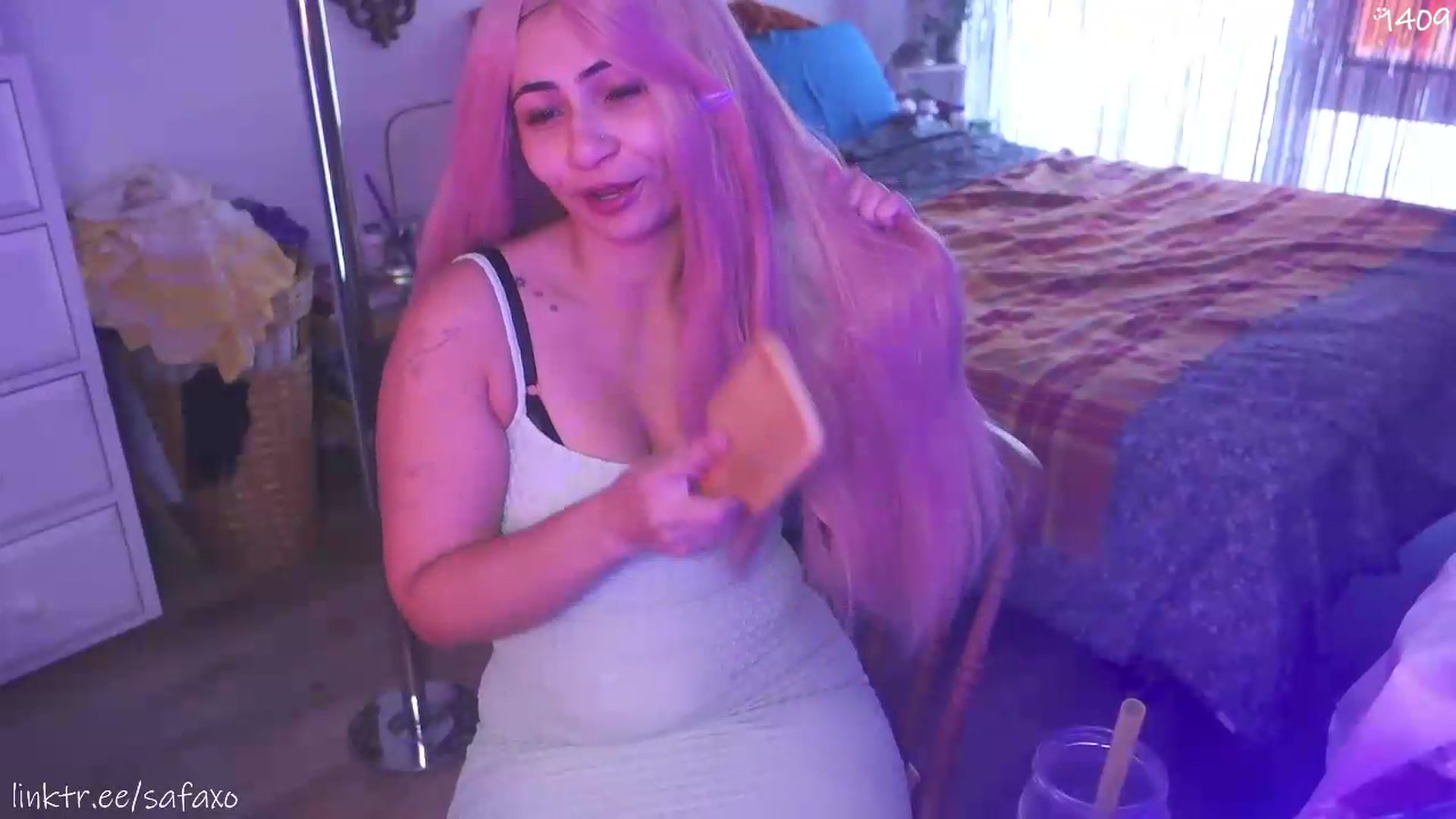 Gallery image thumbnail from HairySafaeri's myfreecams stream on, 08/20/2026, 22:00 image 13 of 20