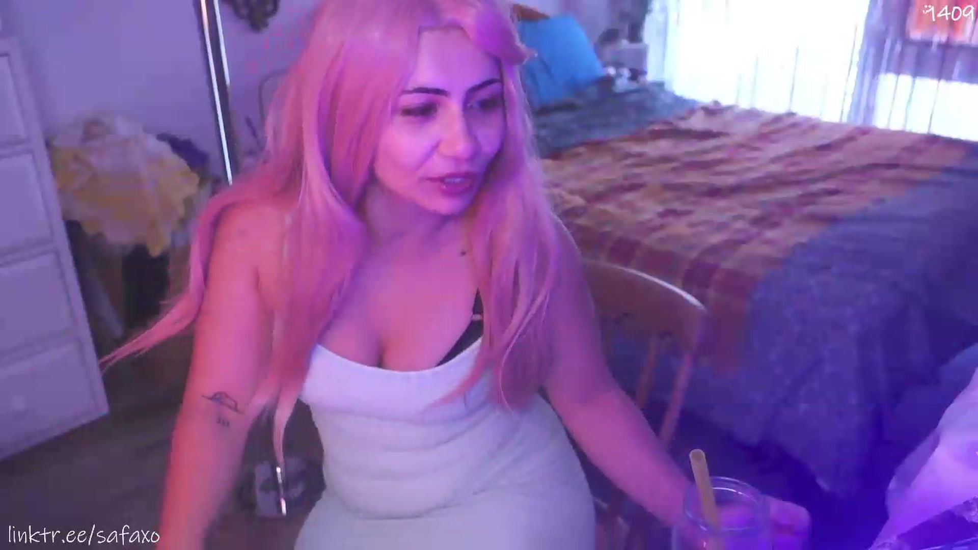 Gallery image thumbnail from HairySafaeri's myfreecams stream on, 08/20/2026, 22:00 image 3 of 20