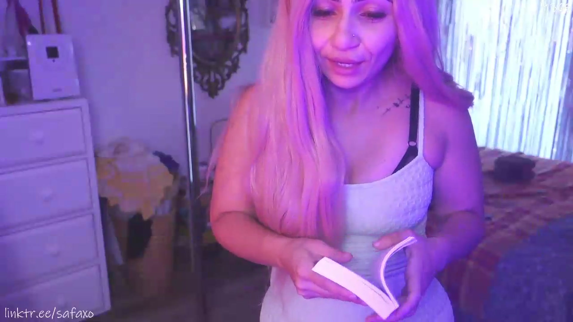 Gallery image thumbnail from HairySafaeri's myfreecams stream on, 08/21/2026, 24:03 image 10 of 20