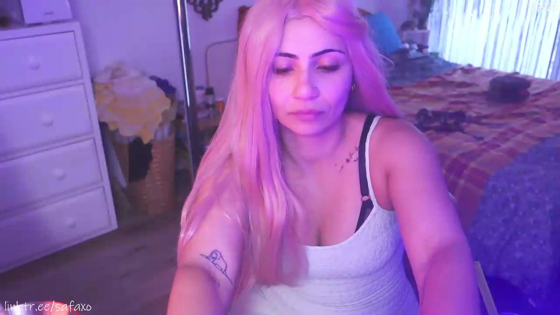 Gallery image thumbnail from HairySafaeri's myfreecams stream on, 08/21/2026, 24:03 image 12 of 20