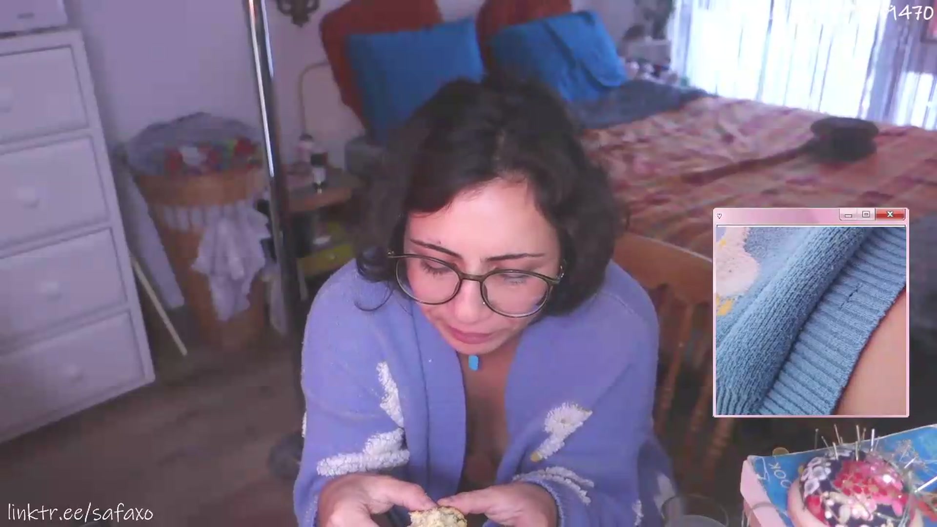 Gallery image thumbnail from HairySafaeri's myfreecams stream on, 08/25/2026, 23:32 image 6 of 20