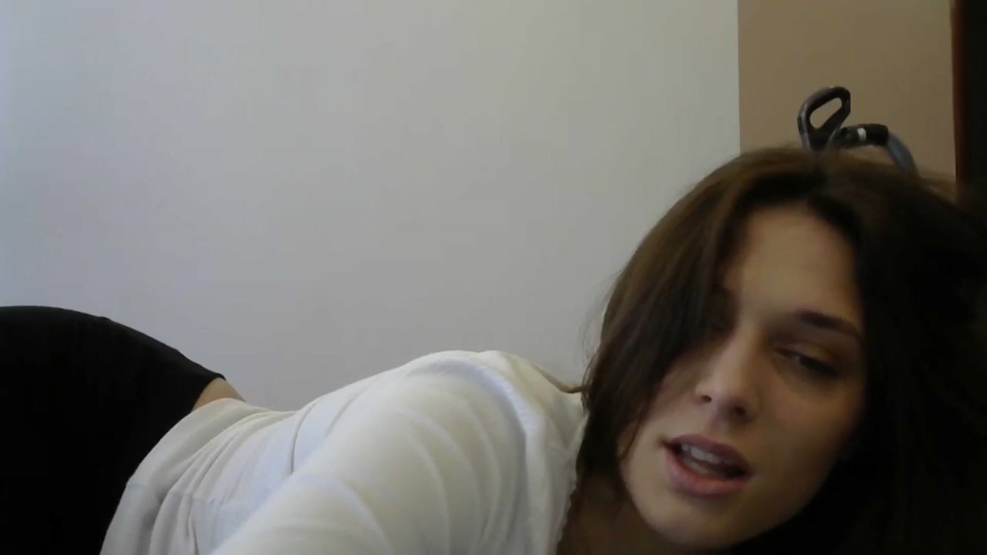 Gallery image thumbnail from HaleyReed's myfreecams stream on, 05/05/2024, 09:05 image 12 of 20