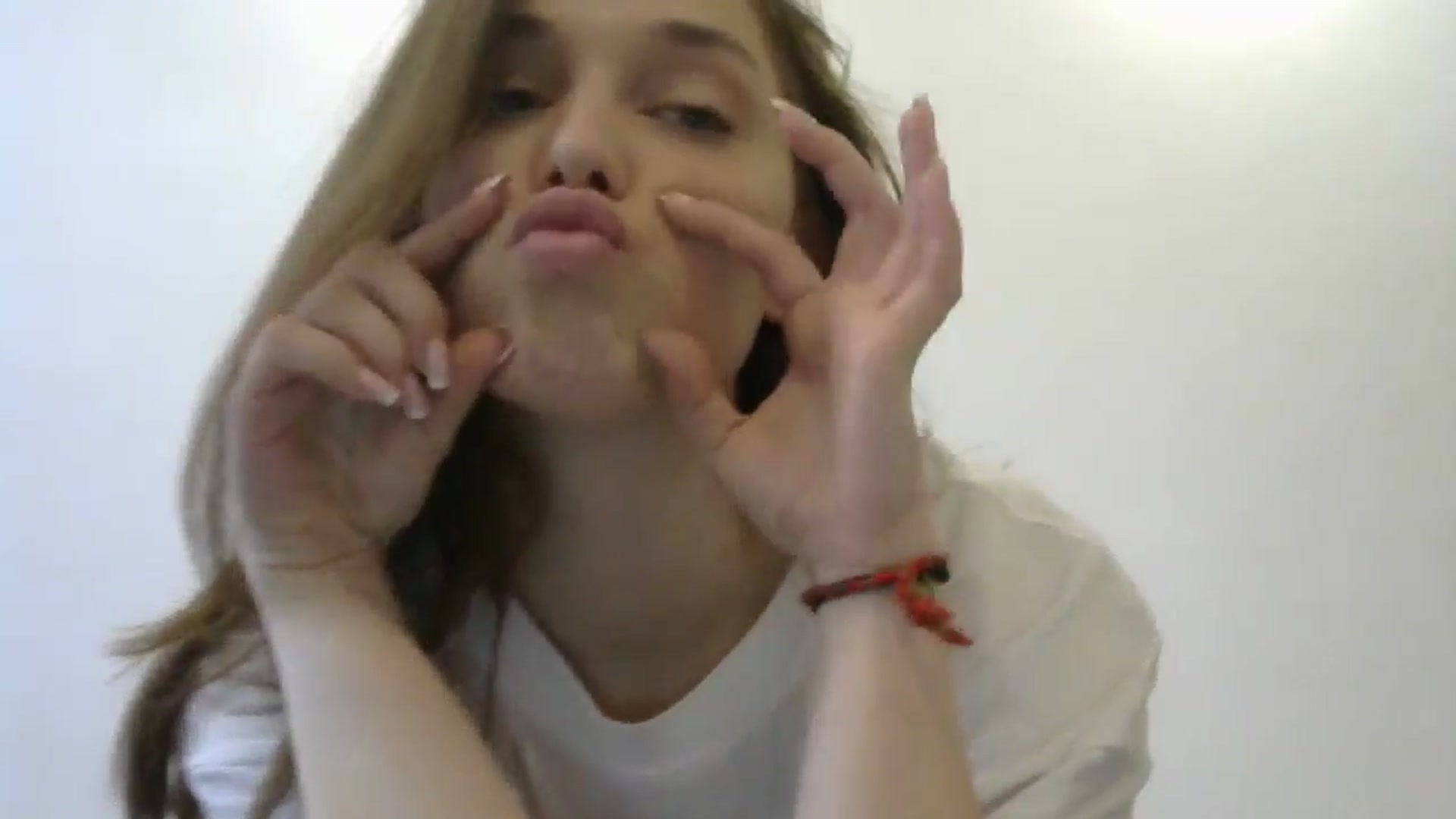 Gallery image thumbnail from HaleyReed's myfreecams stream on, 05/21/2024, 09:35 image 6 of 20