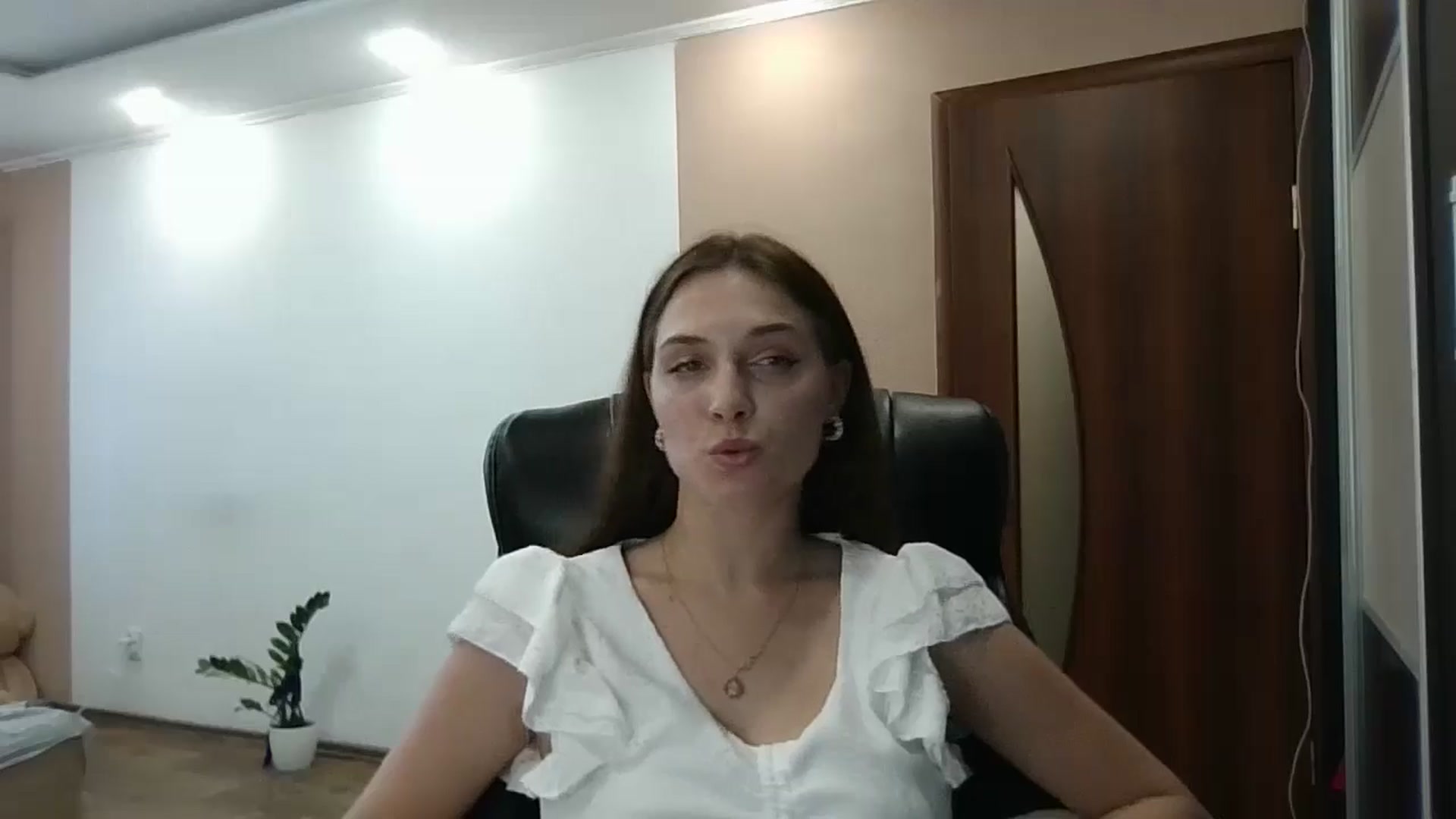 Gallery image thumbnail from HaleyReed's myfreecams stream on, 06/12/2024, 16:15 image 5 of 20
