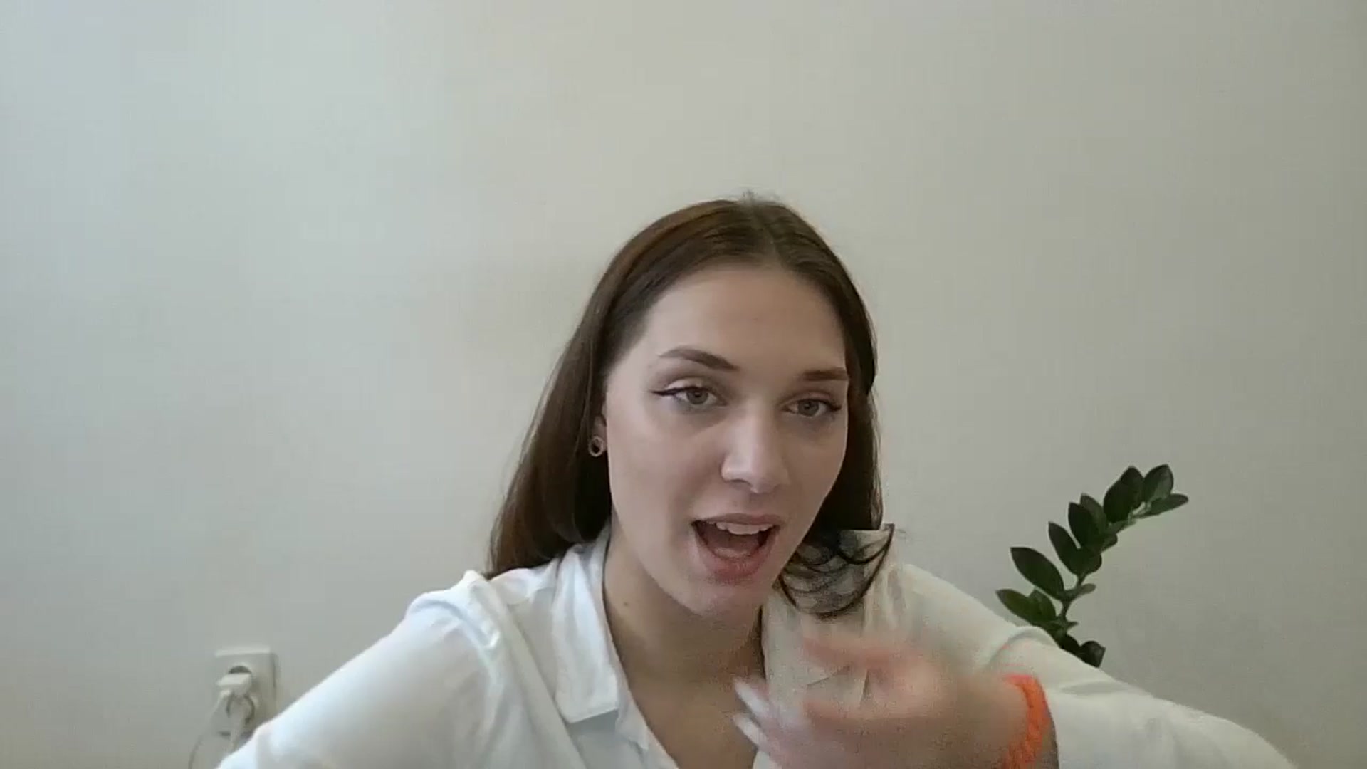 Gallery image thumbnail from HaleyReed's myfreecams stream on, 06/16/2024, 09:56 image 6 of 20