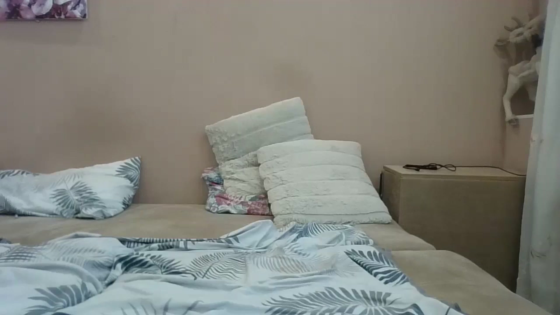 Gallery image thumbnail from HaleyReed's myfreecams stream on, 06/27/2024, 14:05 image 13 of 20