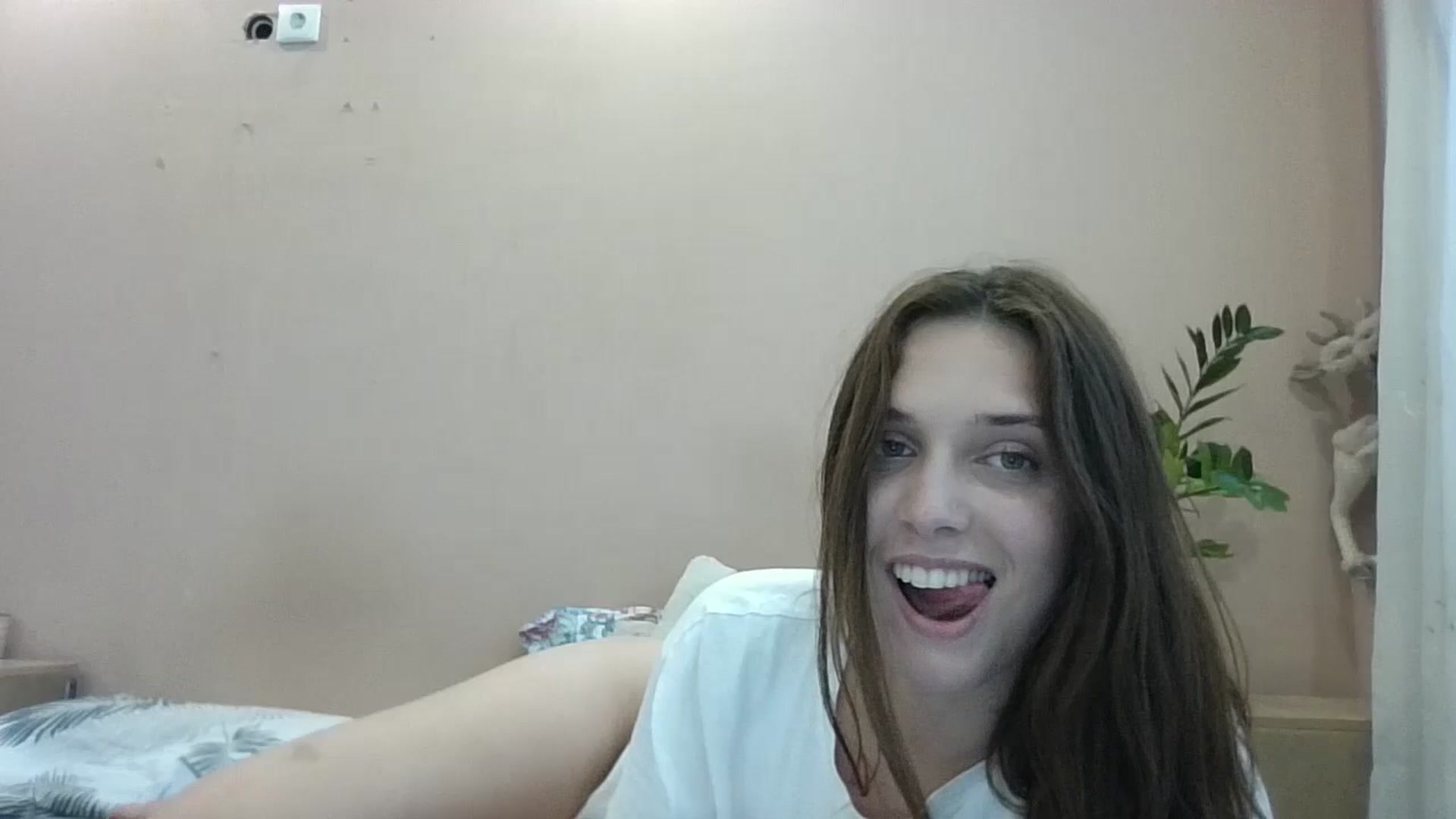 Gallery image thumbnail from HaleyReed's myfreecams stream on, 06/30/2024, 13:19 image 17 of 20