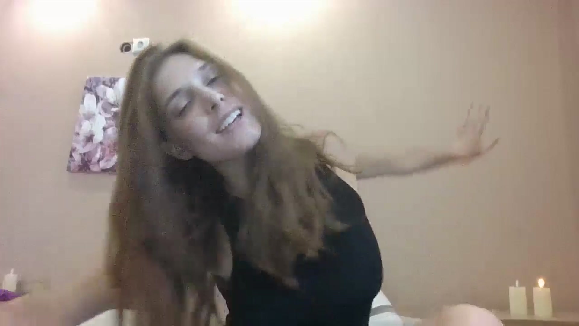 Gallery image thumbnail from HaleyReed's myfreecams stream on, 07/22/2024, 12:15 image 4 of 20