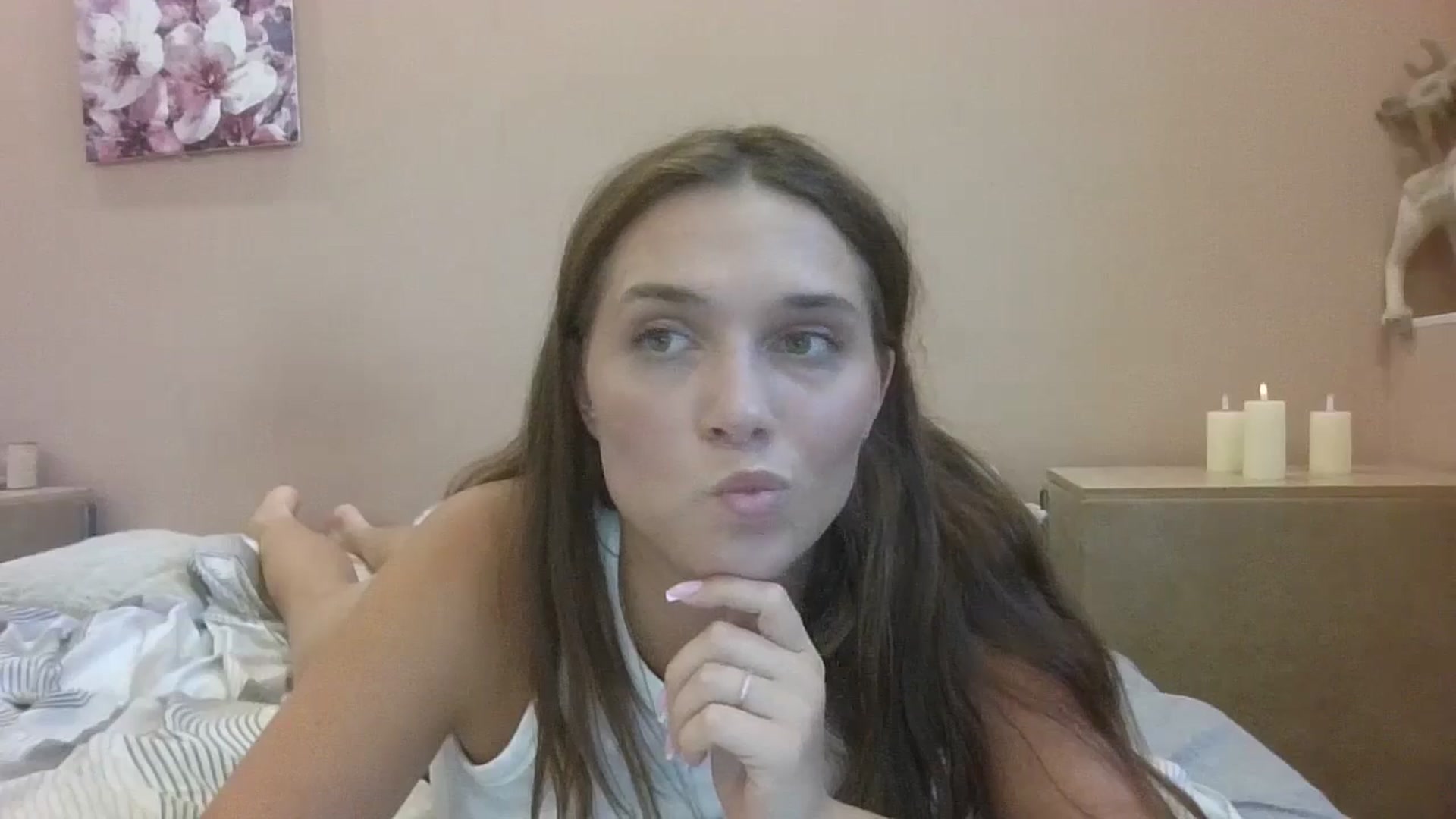 Gallery image thumbnail from HaleyReed's myfreecams stream on, 08/07/2024, 16:40 image 14 of 20