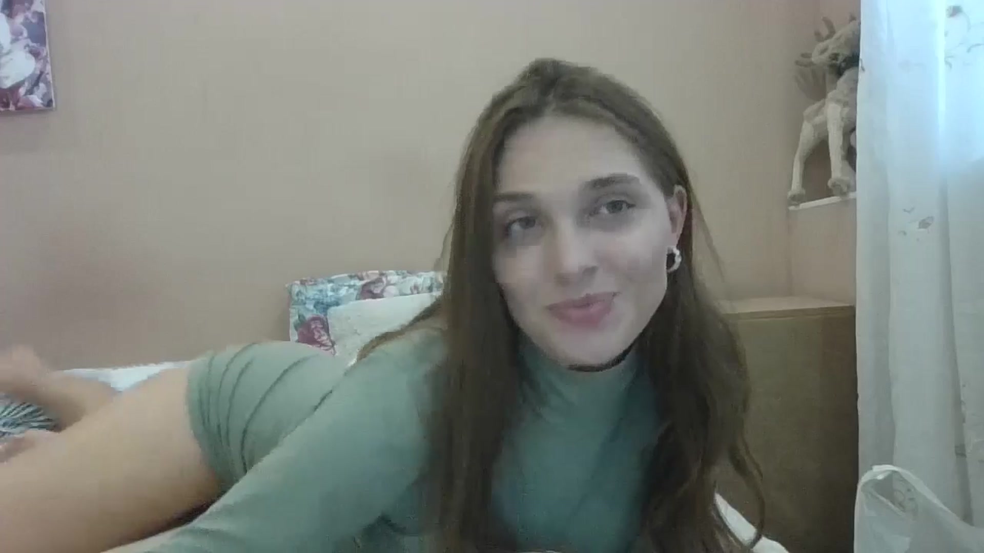 Gallery image thumbnail from HaleyReed's myfreecams stream on, 08/14/2024, 11:36 image 17 of 20