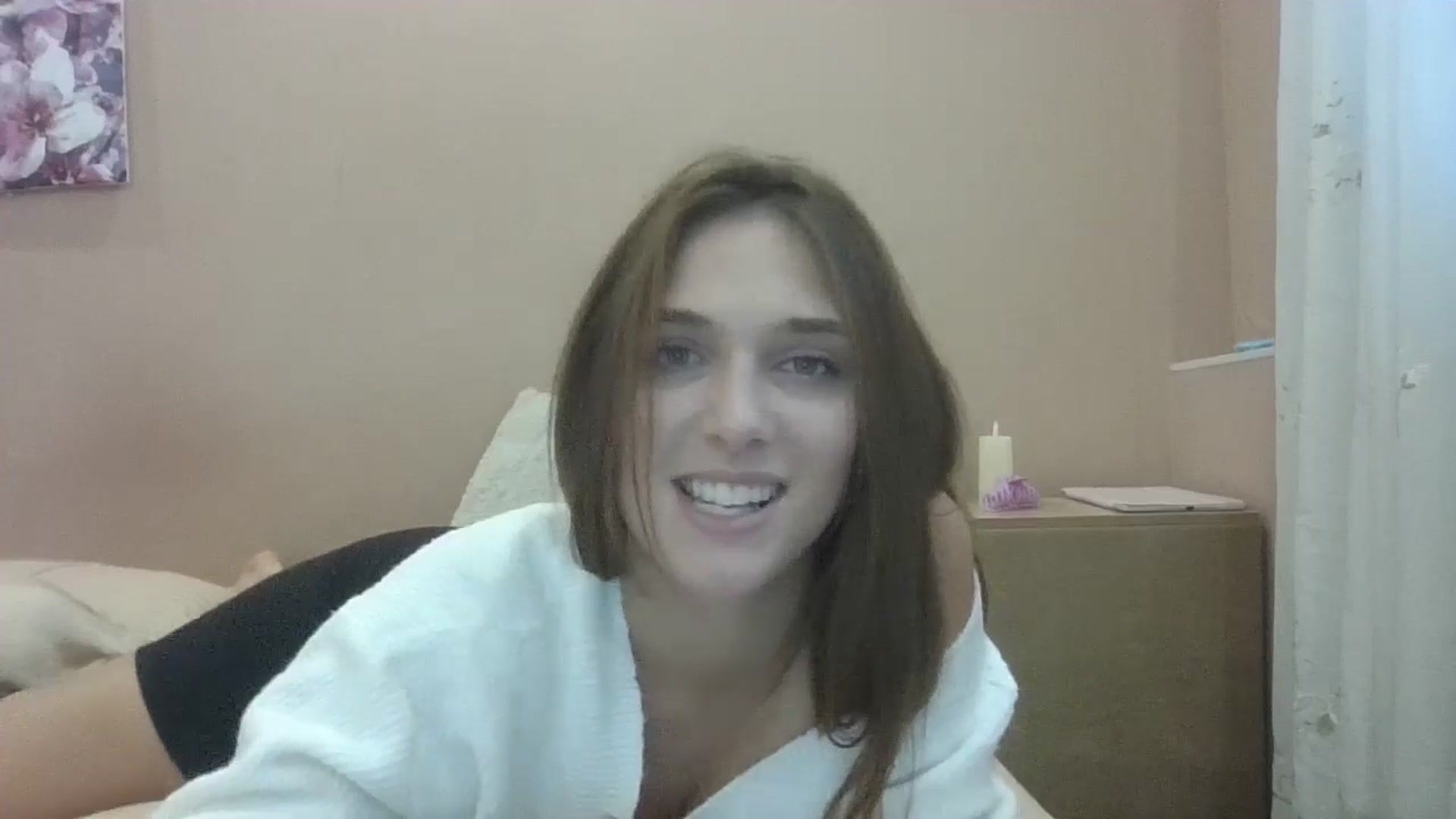 Gallery image thumbnail from HaleyReed's myfreecams stream on, 10/09/2024, 12:43 image 6 of 20