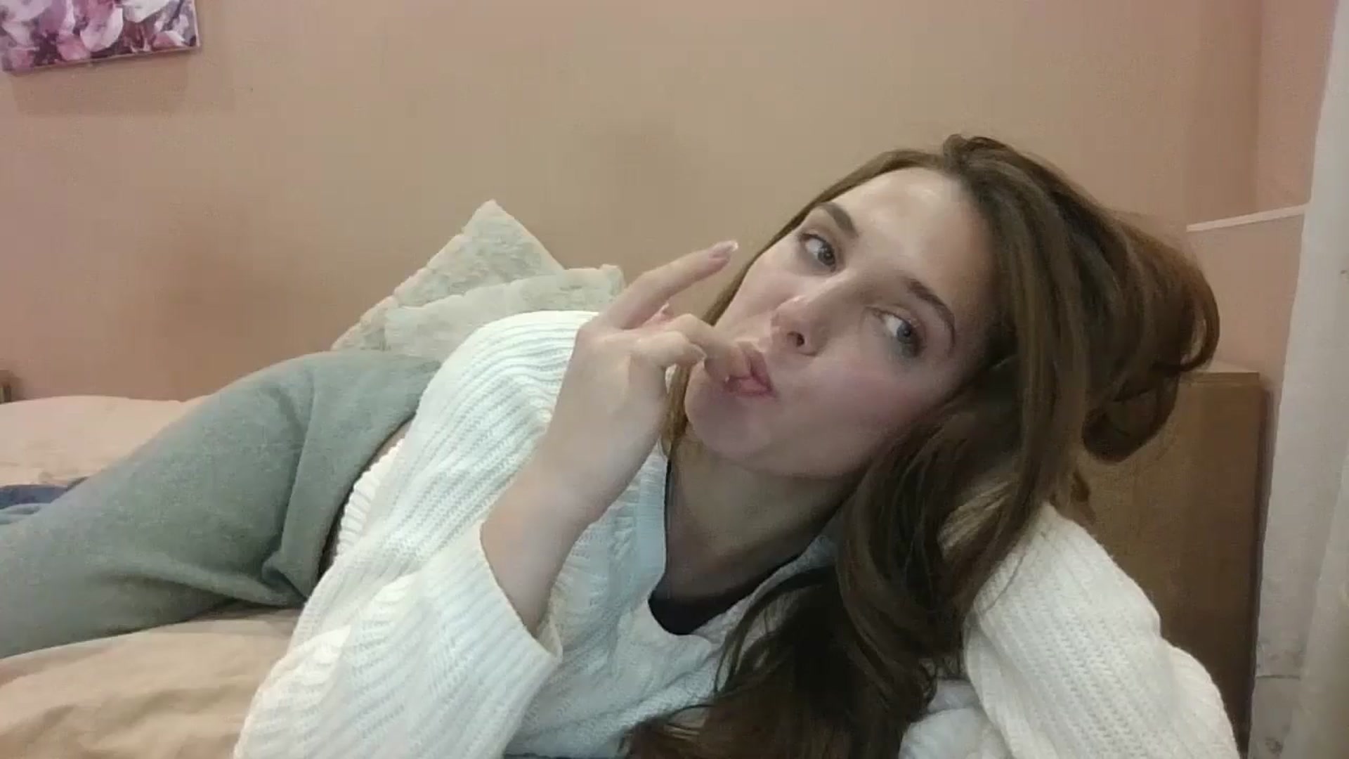Gallery image thumbnail from HaleyReed's myfreecams stream on, 10/28/2024, 16:33 image 12 of 20