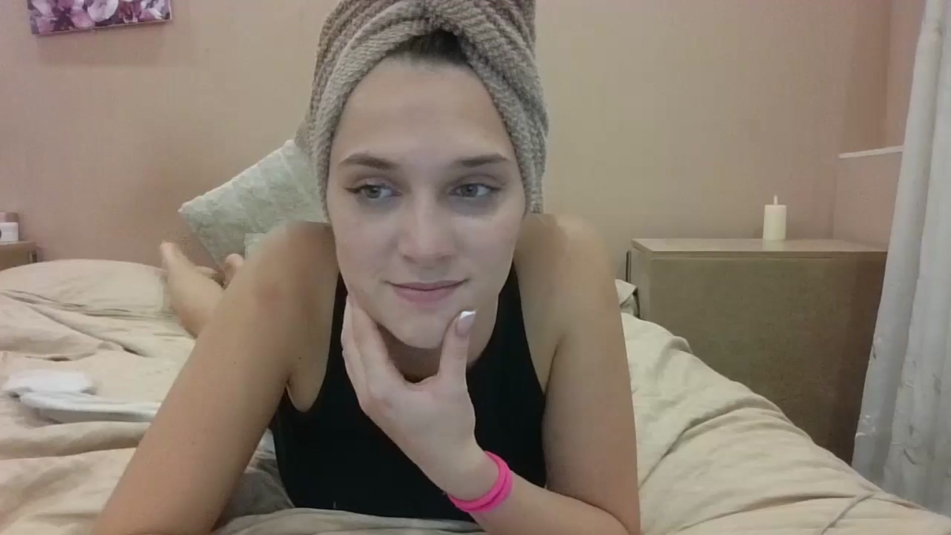 Gallery image thumbnail from HaleyReed's myfreecams stream on, 10/31/2024, 16:24 image 8 of 20